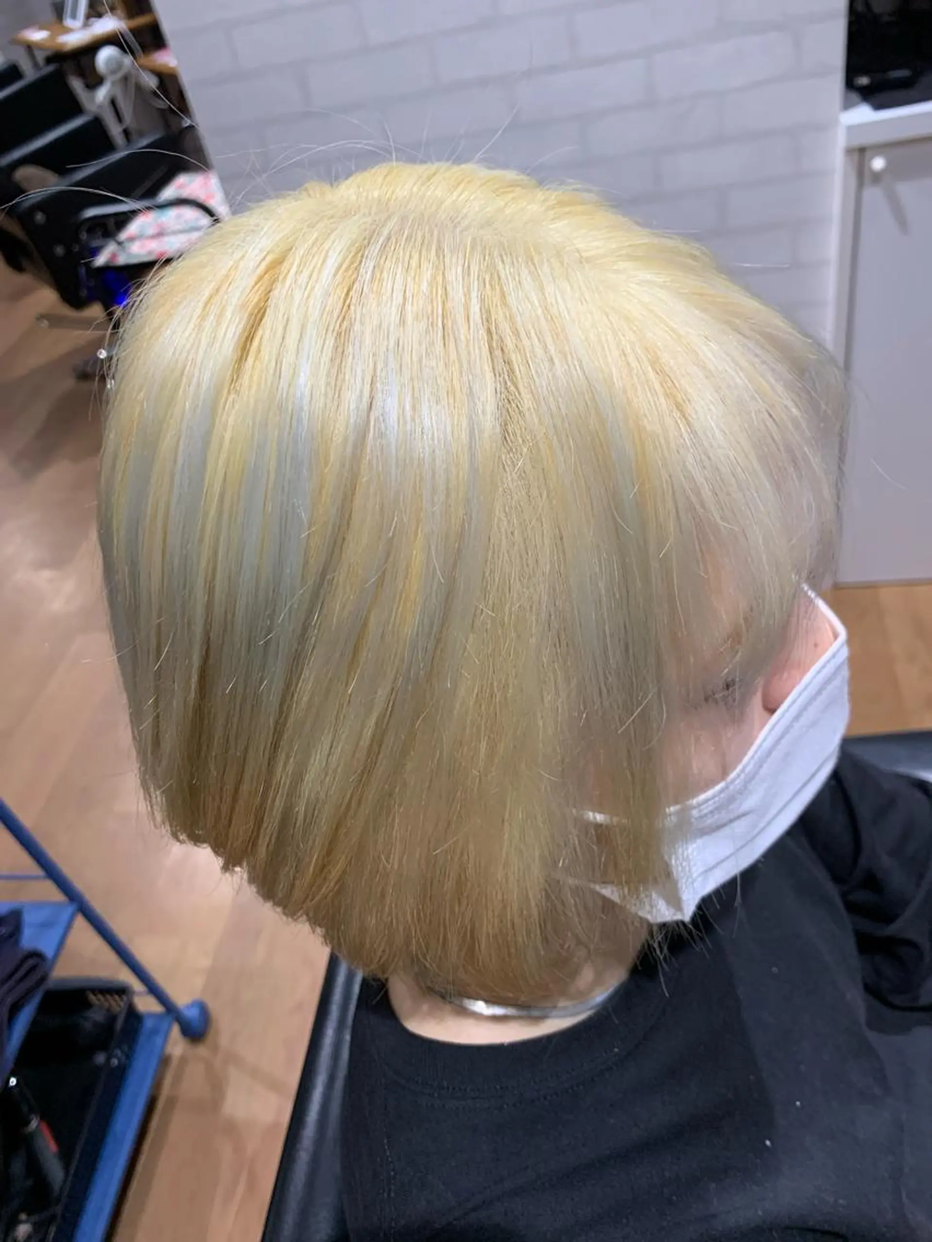 ミディアム カラー ブリーチ 抜きっぱなしブロンド ブロンド ヘアカラー Vis ill所属・イリオモテ レナのヘアスタイル