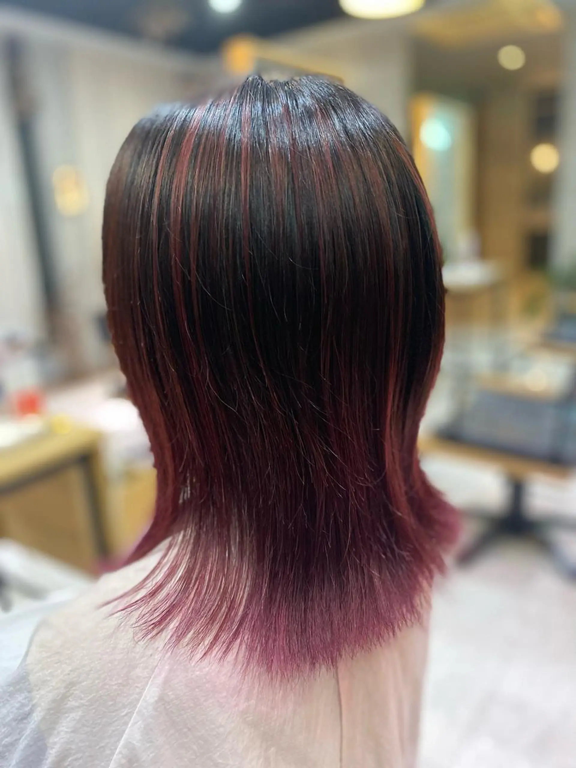 ミディアム レイヤーカット 艶髪・透明感カラー・ 韓国ヘア・Yuriのヘアスタイル