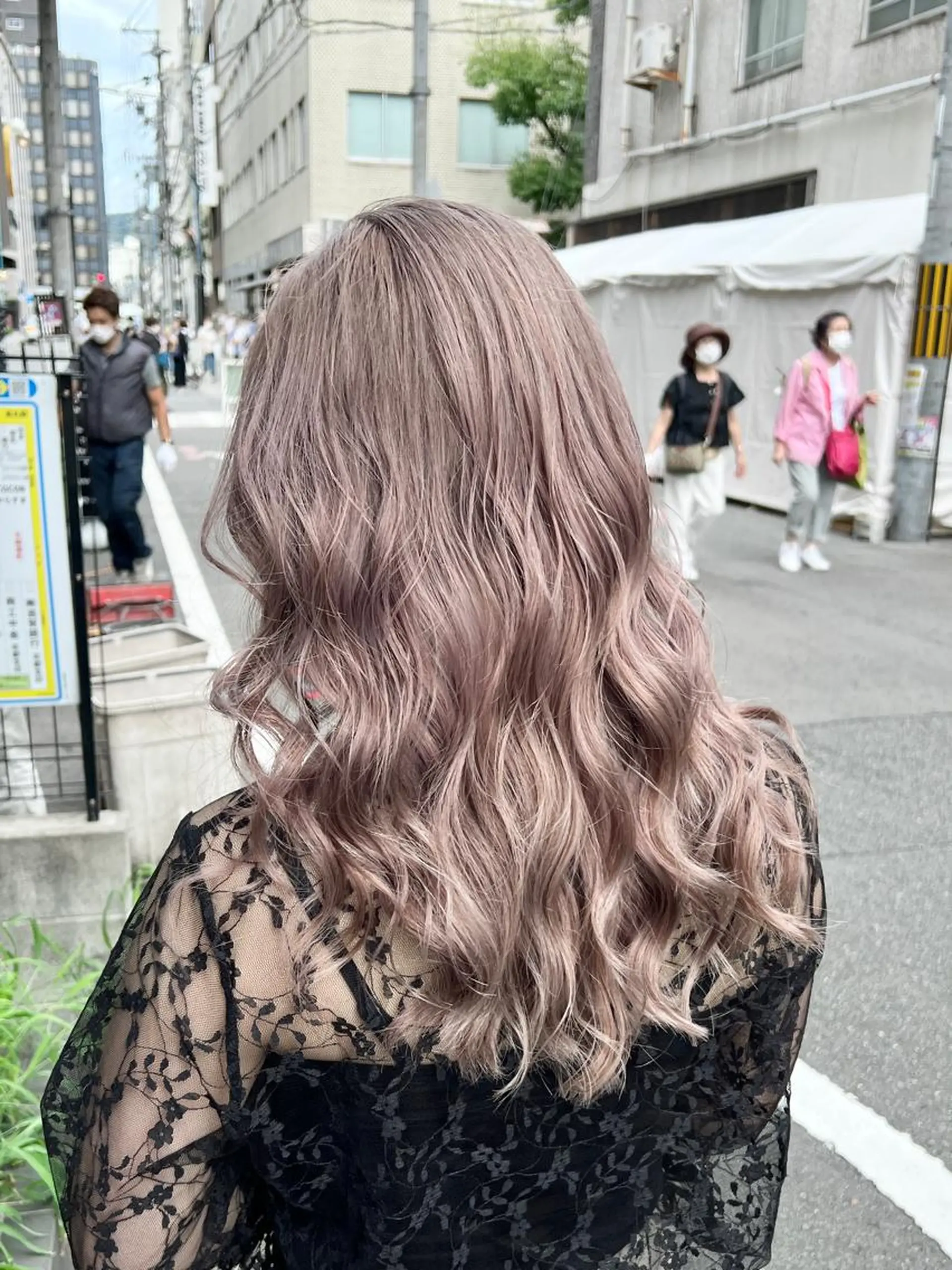 セミロング カラー バレイヤージュ ベージュカラー レイヤーカット Via officialのヘアスタイル