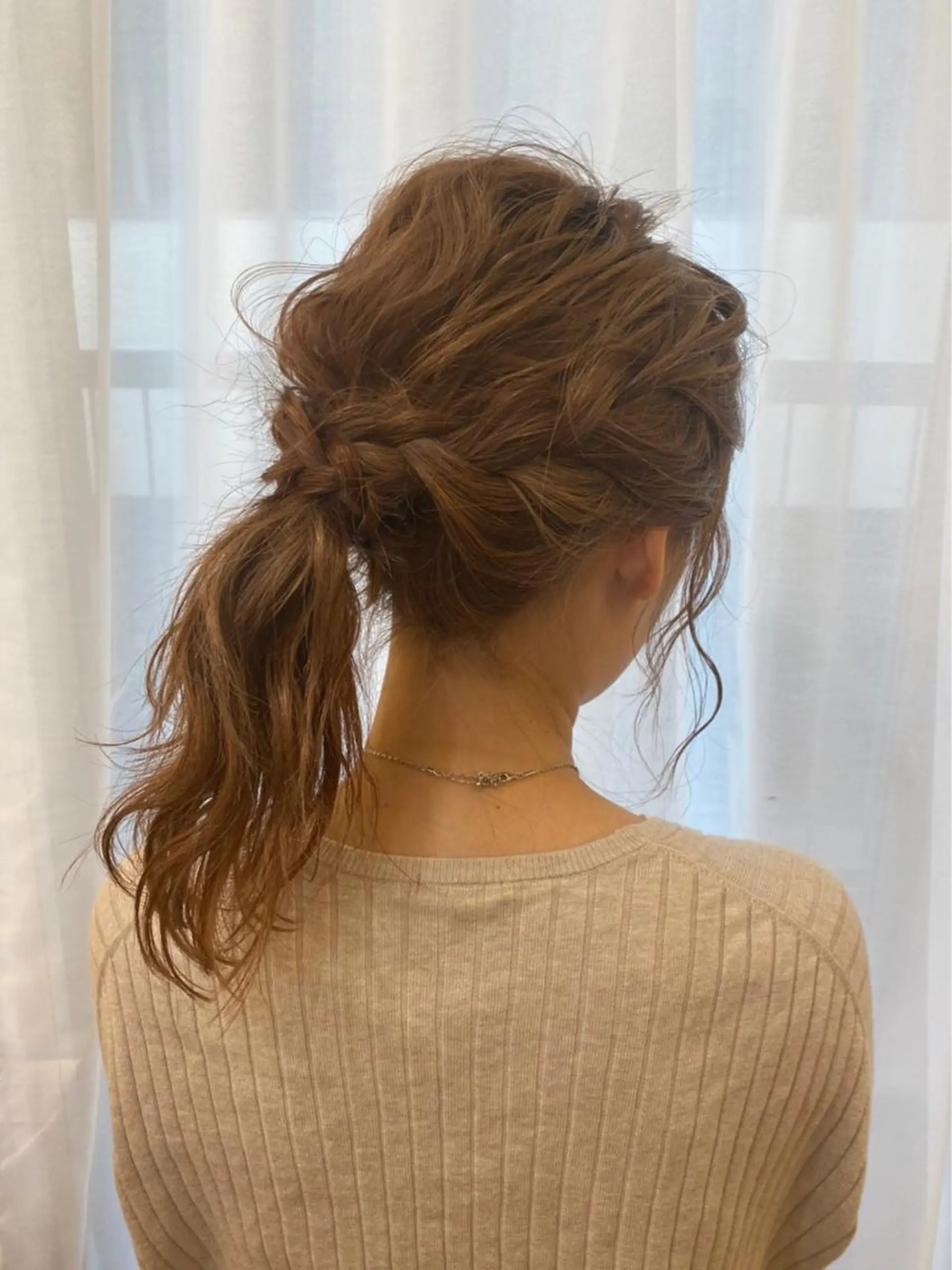 ヘアアレンジ ブリーチなしカラー レイヤーカットのヘアスタイル