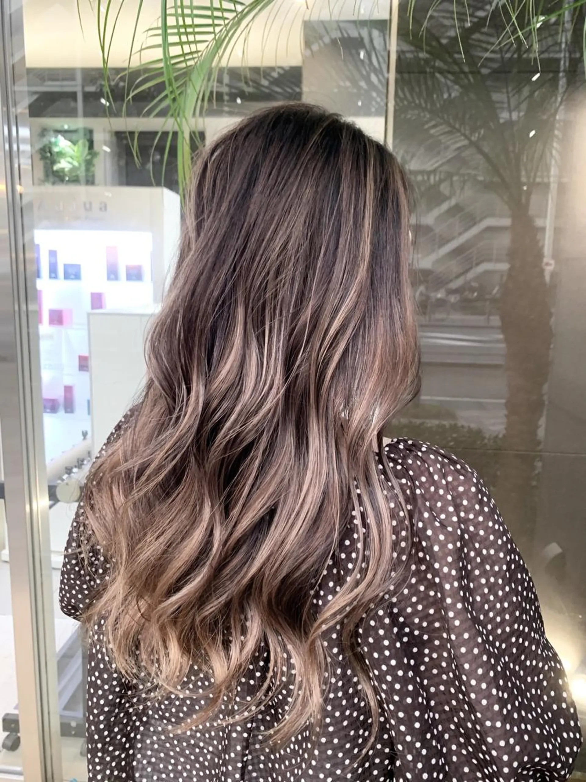 セミロング ハイライト レイヤーカット レイヤー×縮毛矯正 深見 拓のヘアスタイル