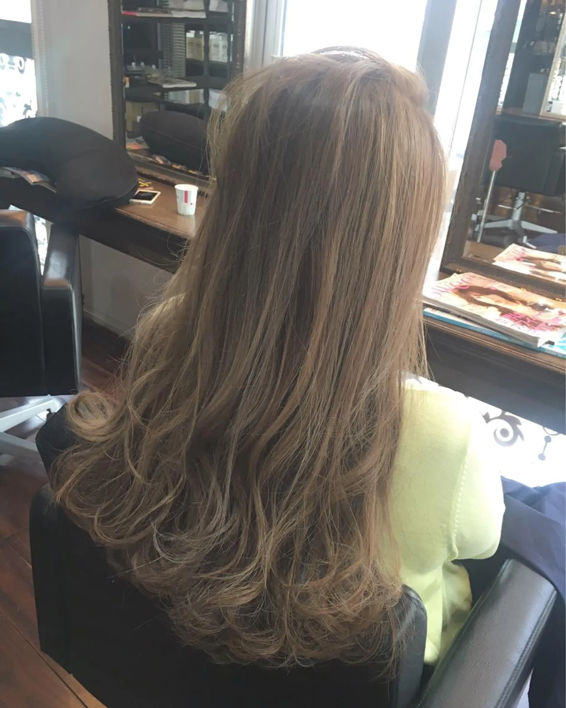 ロング カラー ヘアアレンジ ベージュカラー ダブルカラー ハイライトカラー ハイライト 吉本 yoshimotoのヘアスタイル