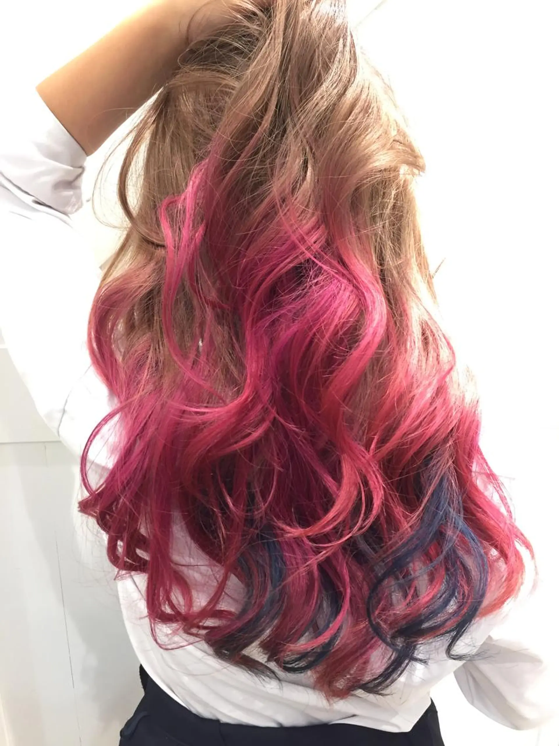 ロング カラー アッシュ 吉岡 三四朗のヘアスタイル