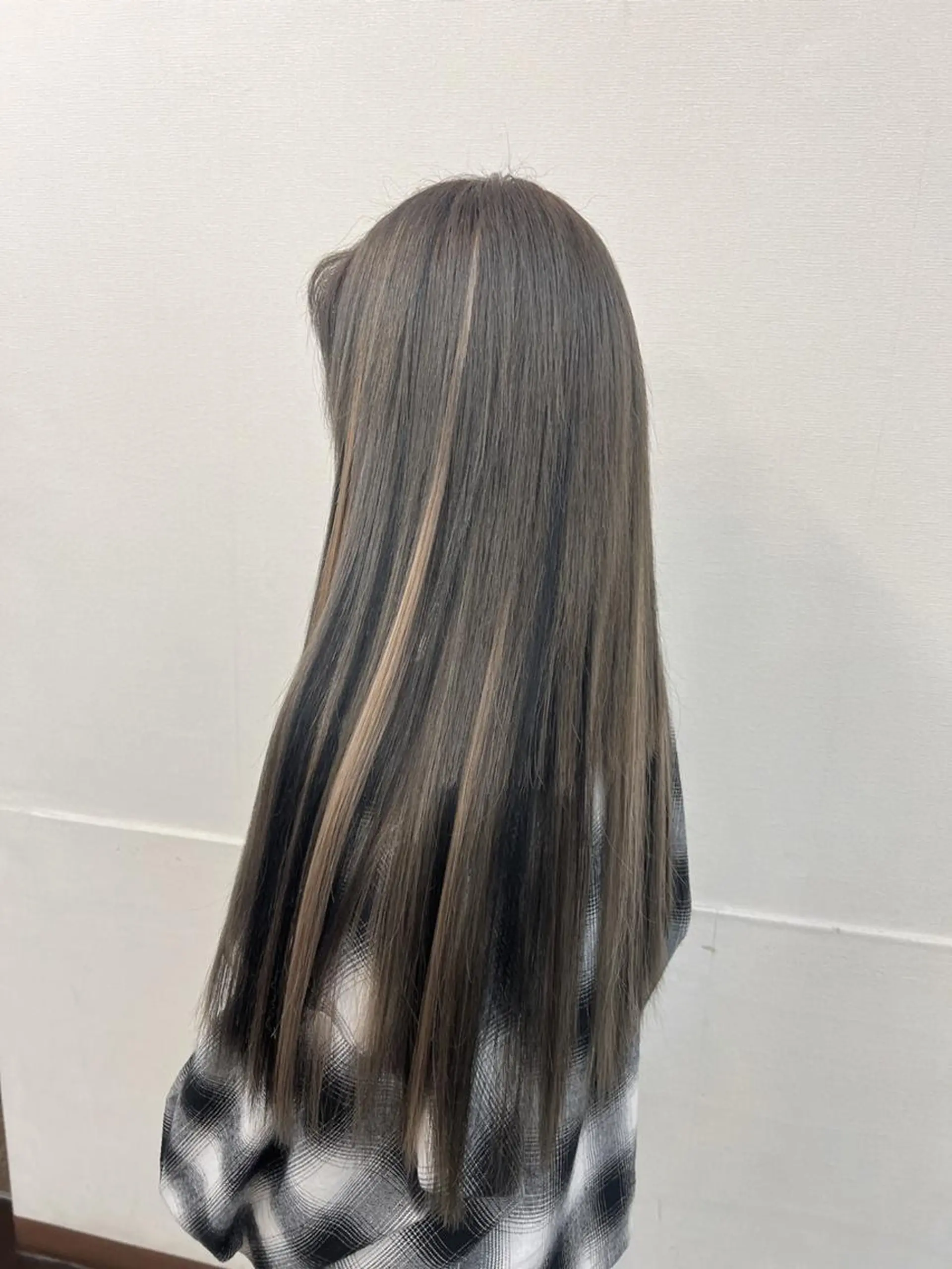 ロング 編み込みエクステ エクステ ハイライト ロング カット ヘアカラー エクステ 崎山 瑠依のヘアスタイル