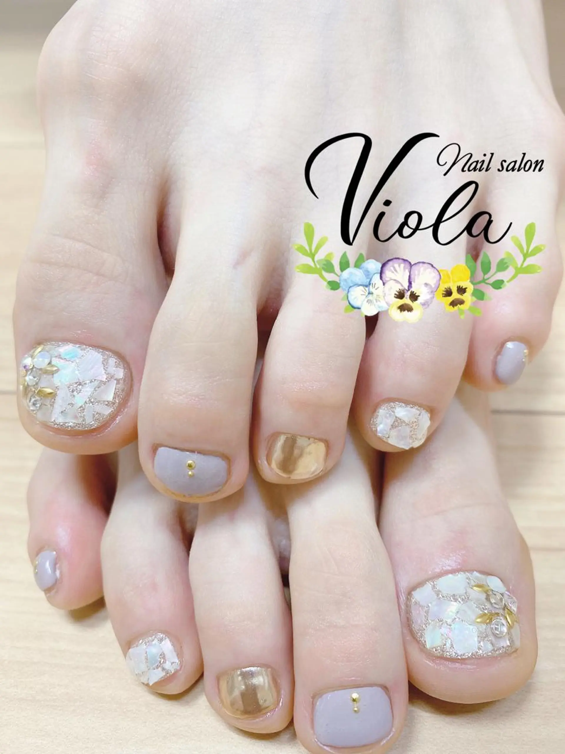 ネイル アートネイル フットネイル キラキラネイル ミラーネイル ストーンネイル Nailsalon Viola所属・ネイルサロン Violaのネイルデザイン