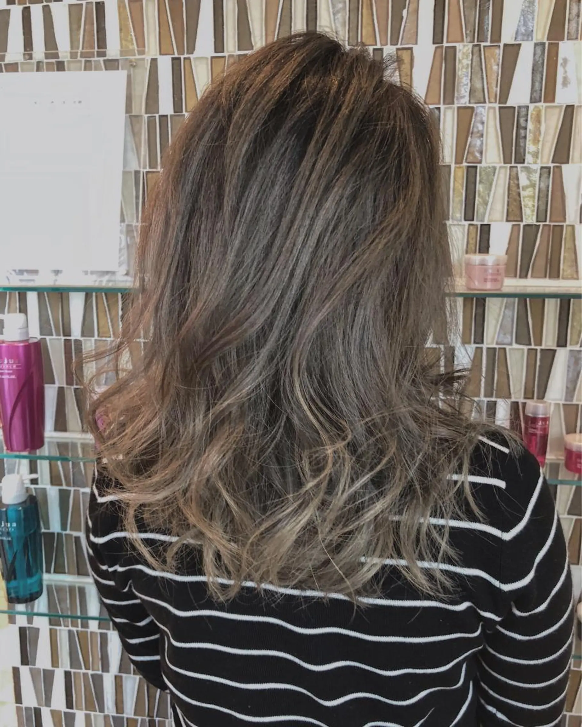 セミロング カラー ZOA classic hair所属・東 みのりのヘアスタイル