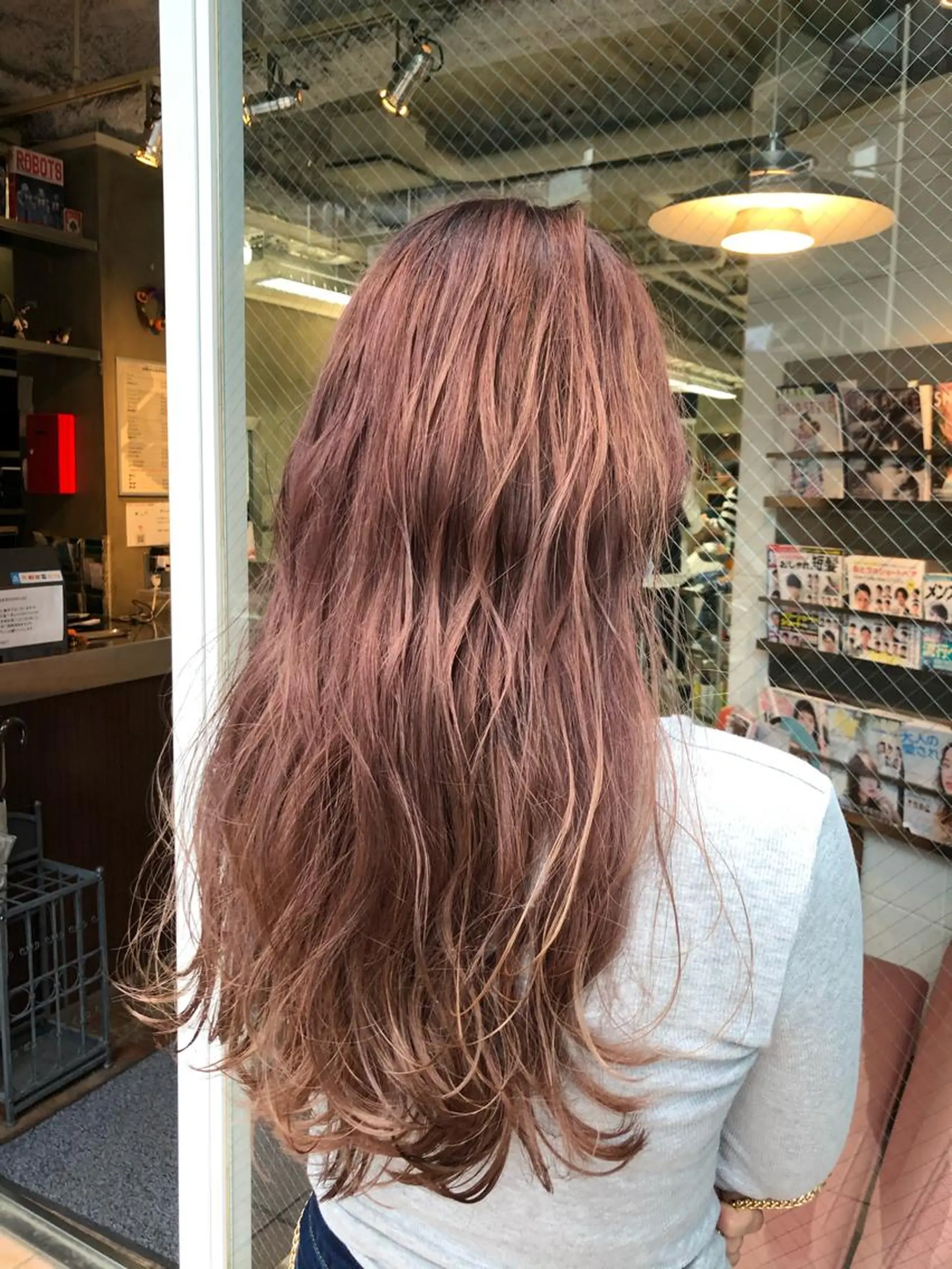 ロング カラー ベージュカラー ブリーチ ピンクカラー ピンクベージュ カット ヘアカラー ROBOT   PLUS所属・大野 悠平のヘアスタイル