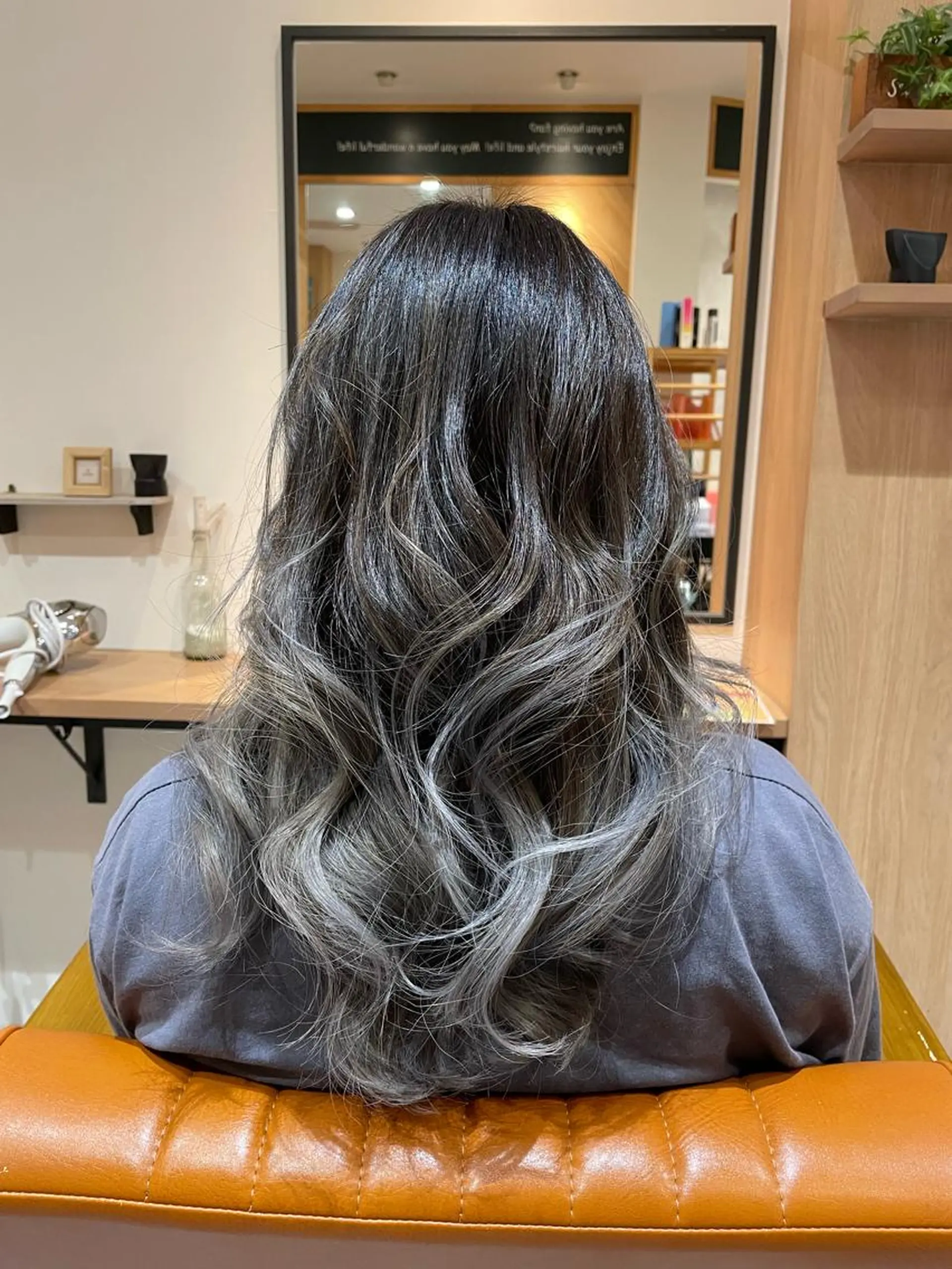 セミロング ヘアカラー 中田 サヤカのヘアスタイル