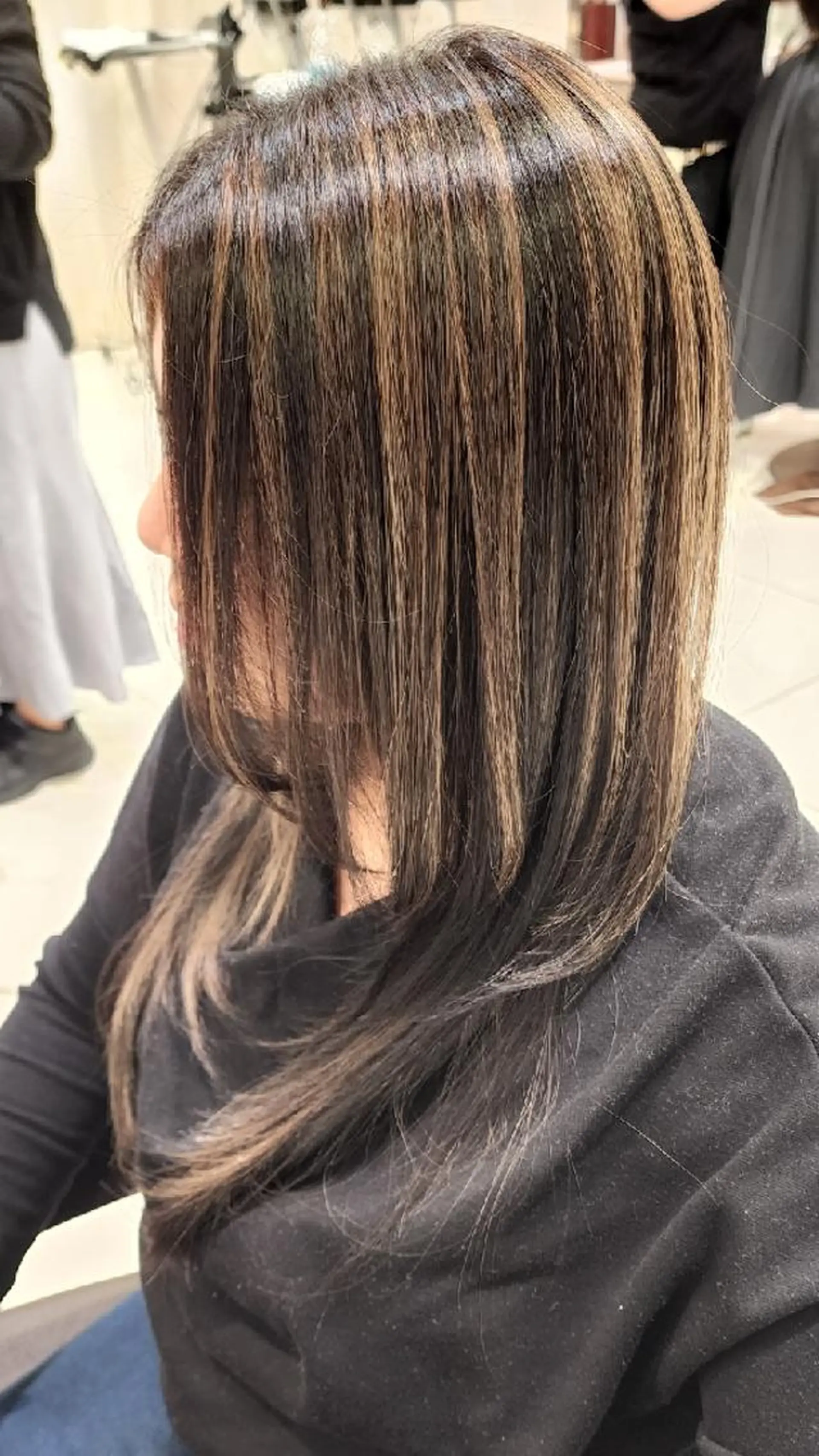 ロング カラー アッシュ ベージュカラー ブリーチ グレージュ ハイライトカラー 中村 和貴のヘアスタイル