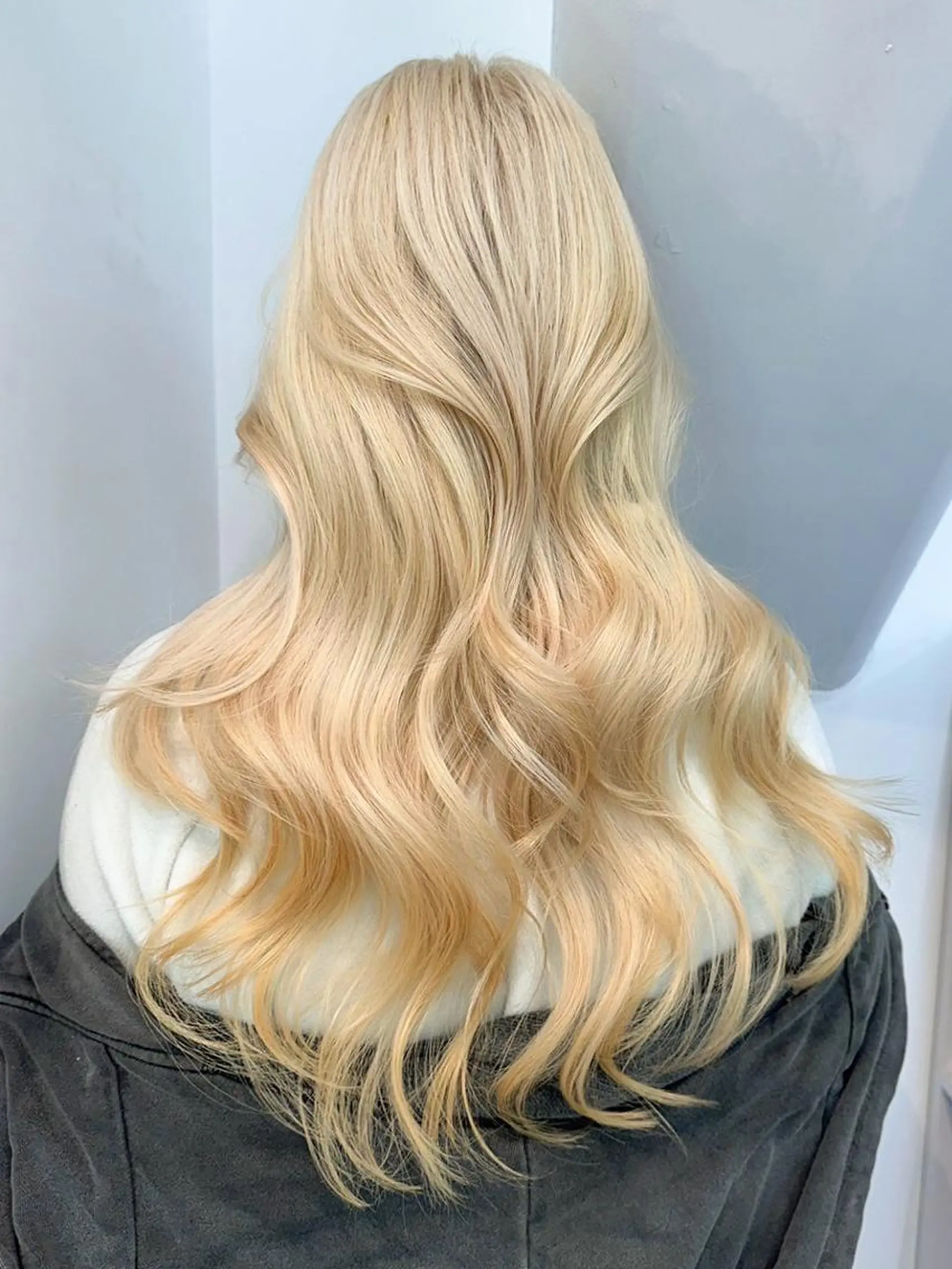 カラー セミロング ピンクカラー ホワイトピンク くびれヘア レイヤーカット カット ヘアカラー トリートメント ITby ALBUM 北千住店のヘアスタイル