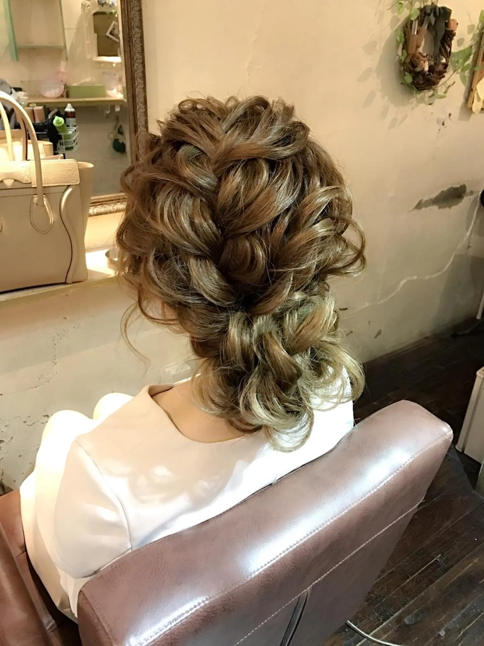 セミロング ヘアアレンジ お団子ヘア 【カメレオン】 上村 祥子のヘアスタイル