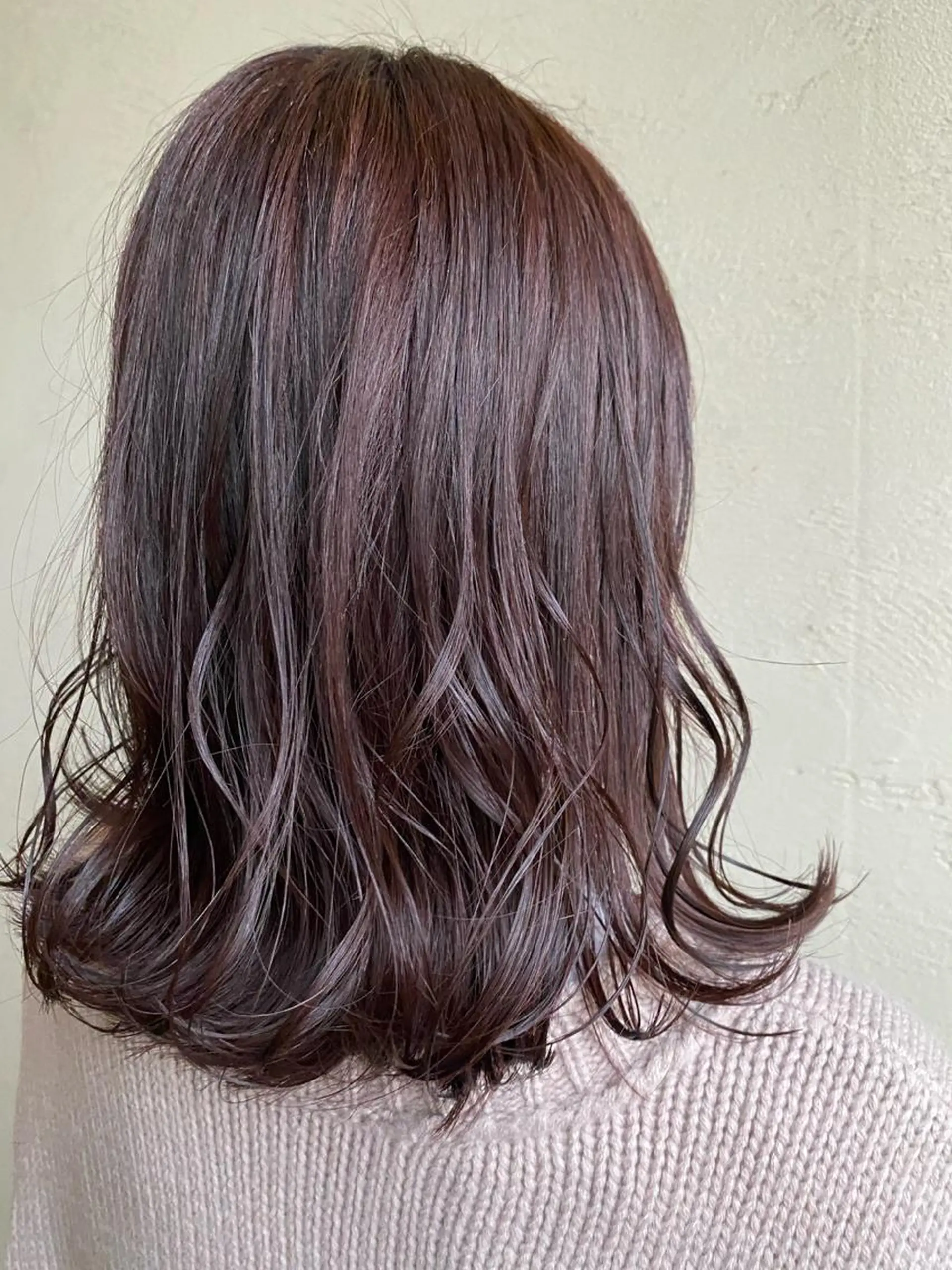 ミディアム カラー 小畑 杏実のヘアスタイル