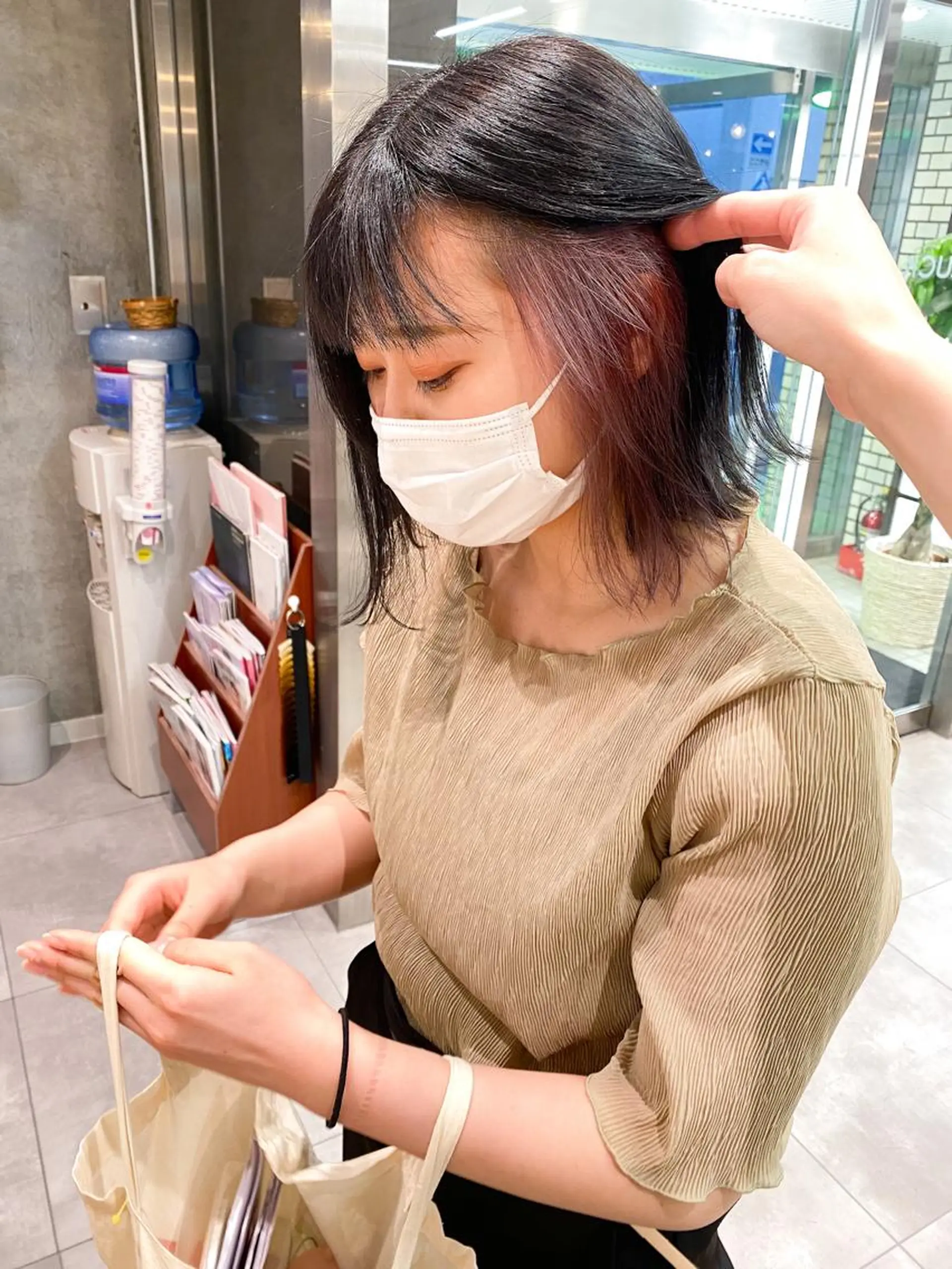 ショート カラー ベージュカラー ブリーチ イヤリングカラー ピンクカラー ピンクベージュ カット ヘアカラー トリートメント 韓国風デザイン 💐MIZUKI💐のヘアスタイル