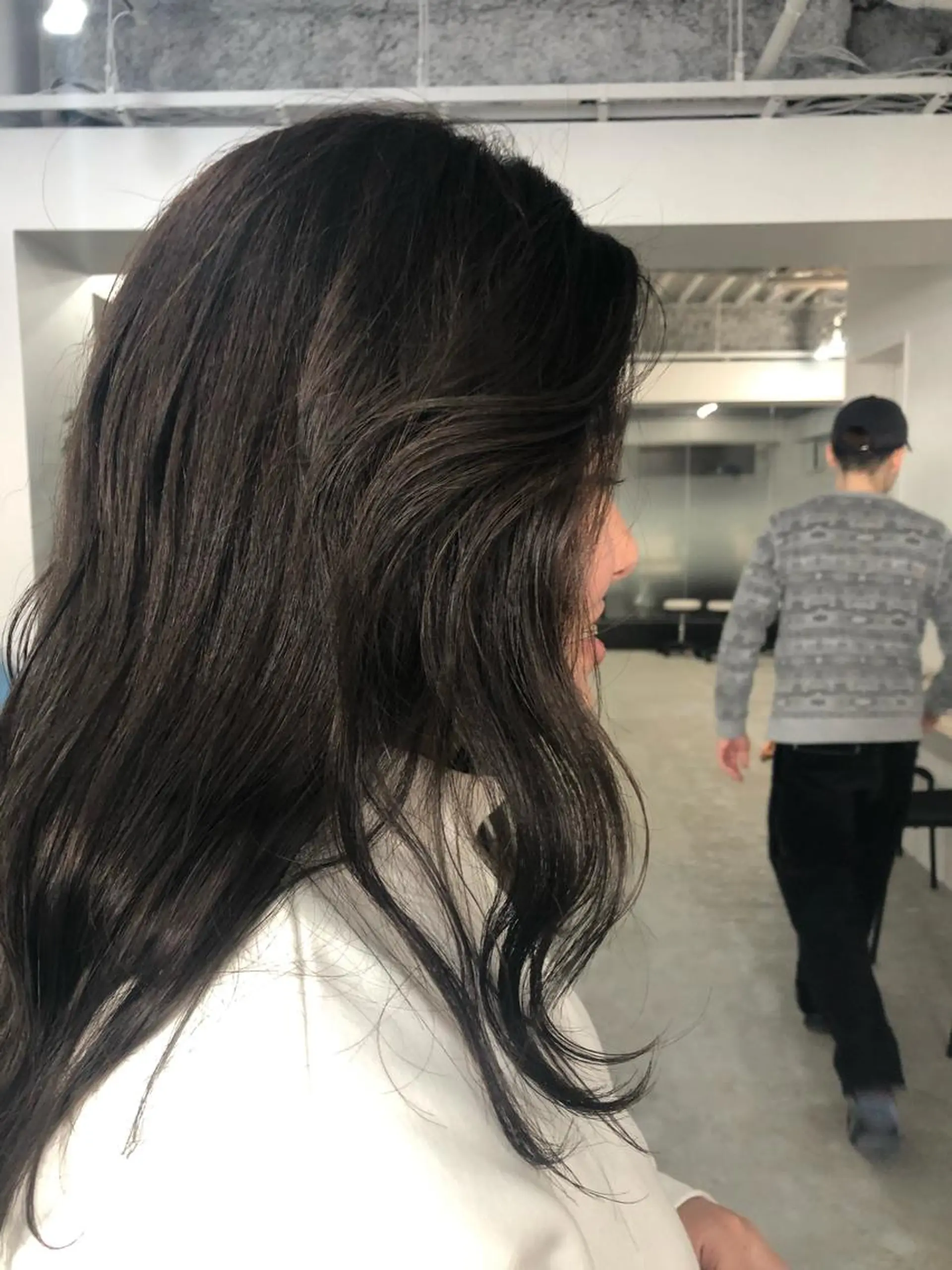 ロング カラー ダークグレー AMRITA omotesando所属・都築 菜美のヘアスタイル