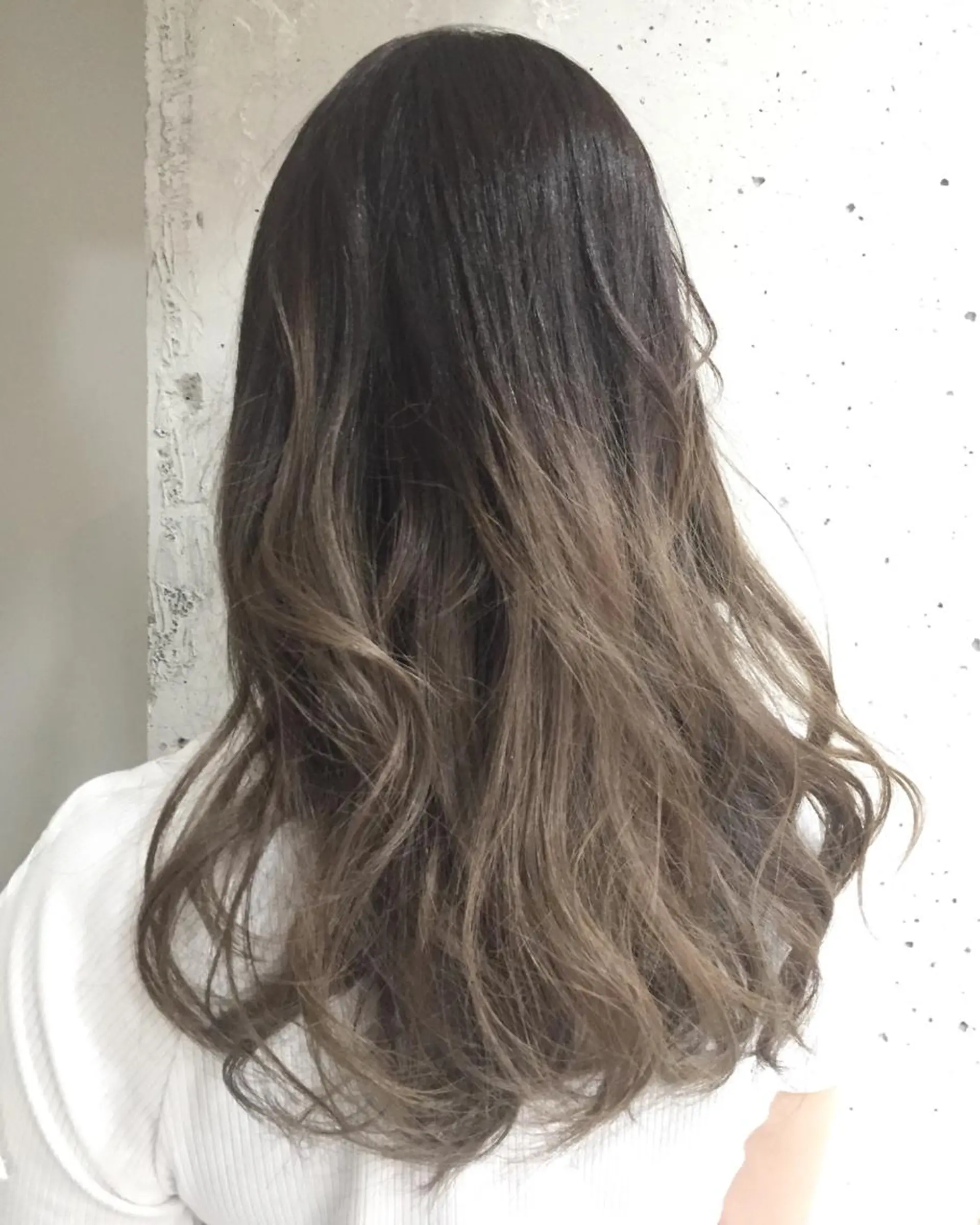 ロング ヘアカラー トリートメント to heart 十三店所属・ユ イのヘアスタイル