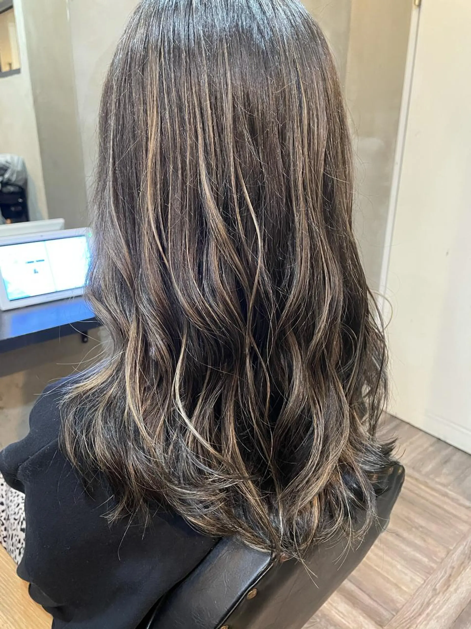 ロング カラー ハイライトカラー ハイライト カット ヘアカラー トリートメント La fith 店長 城谷颯人のヘアスタイル