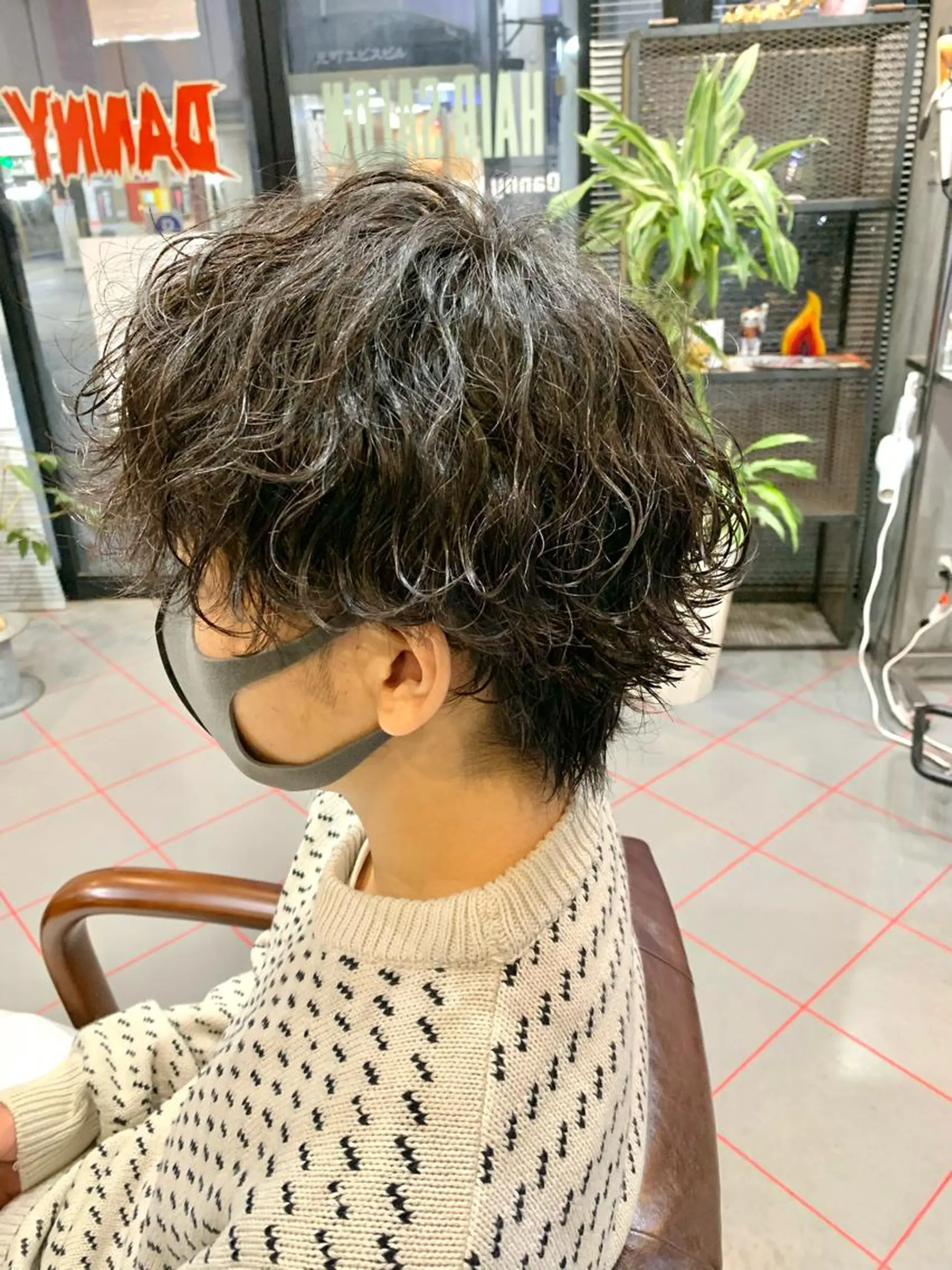 ショート パーマ メンズ 波巻きパーマ メンズウルフカット ウルフカット メンズサロン　アソビ所属・【扱いやすいパーマ】 眞鍋拓己のヘアスタイル