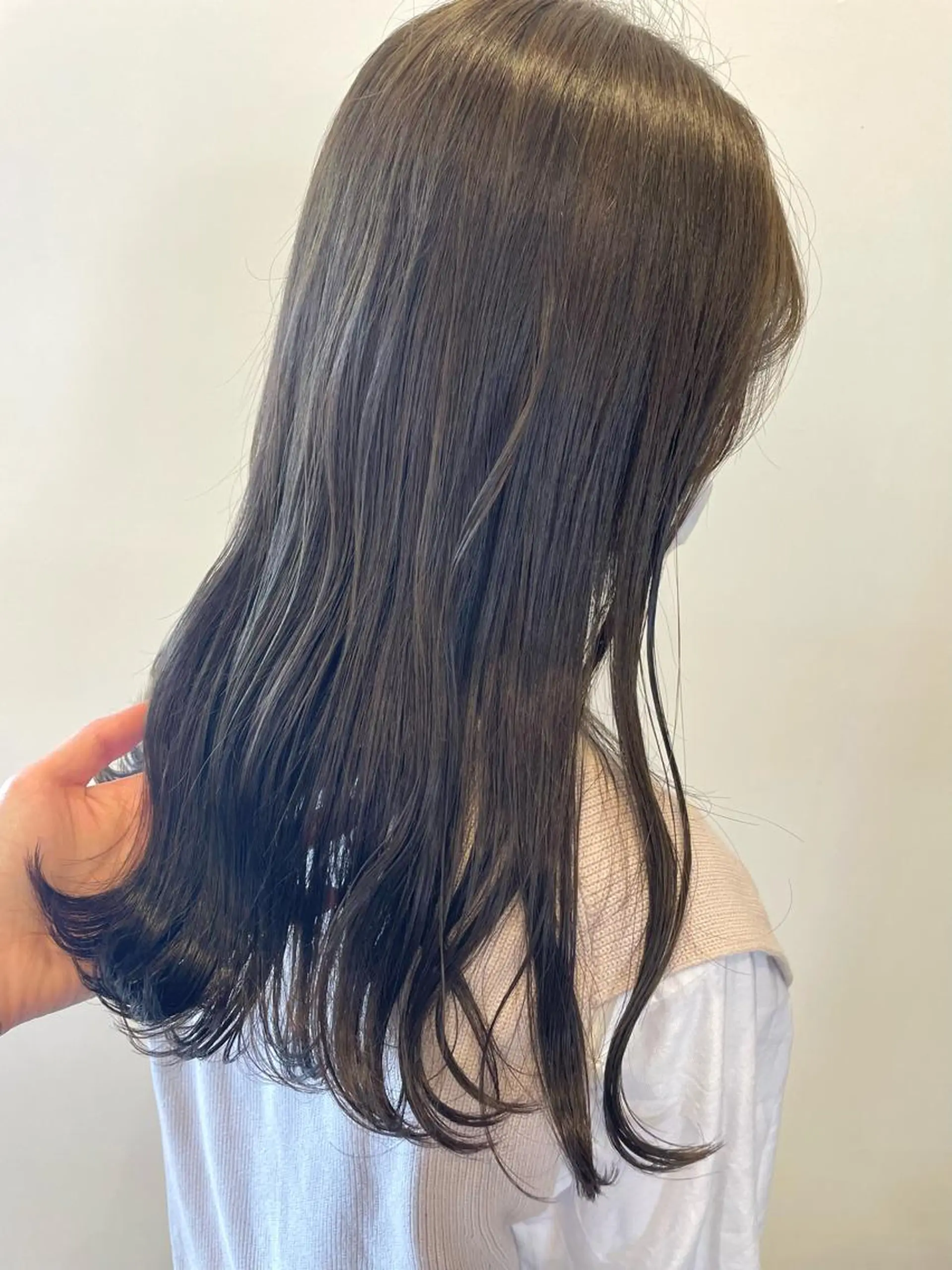 ロング カラー 透明感カラー オリーブカラー カノエ 乃木店のヘアスタイル
