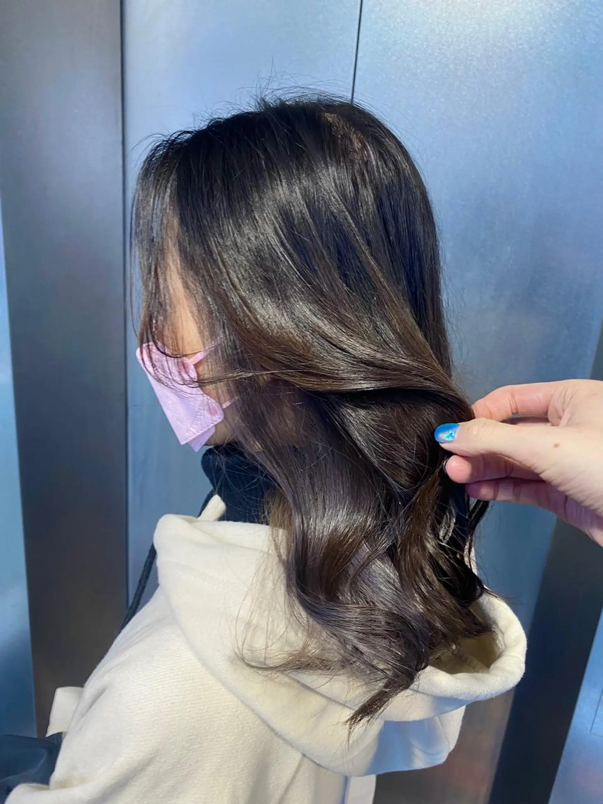 ロング カラー ブリーチ ブルーカラー ブルーグレー ヘアカラー トリートメント 艶•透明感カラー フィーシーのヘアスタイル