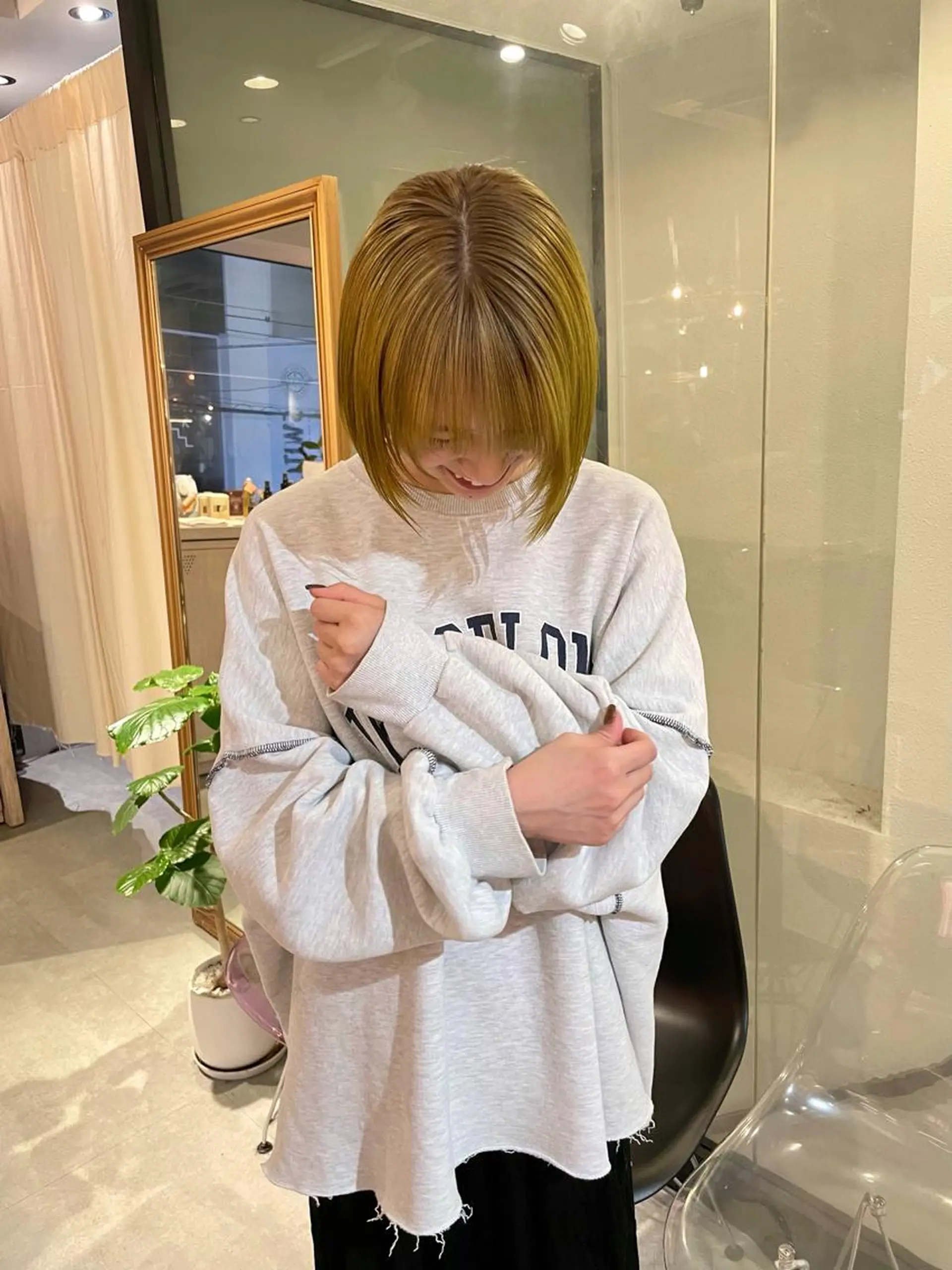 ショート カラー カット ヘアカラー ぱつっとボブ 古家 佑真のヘアスタイル