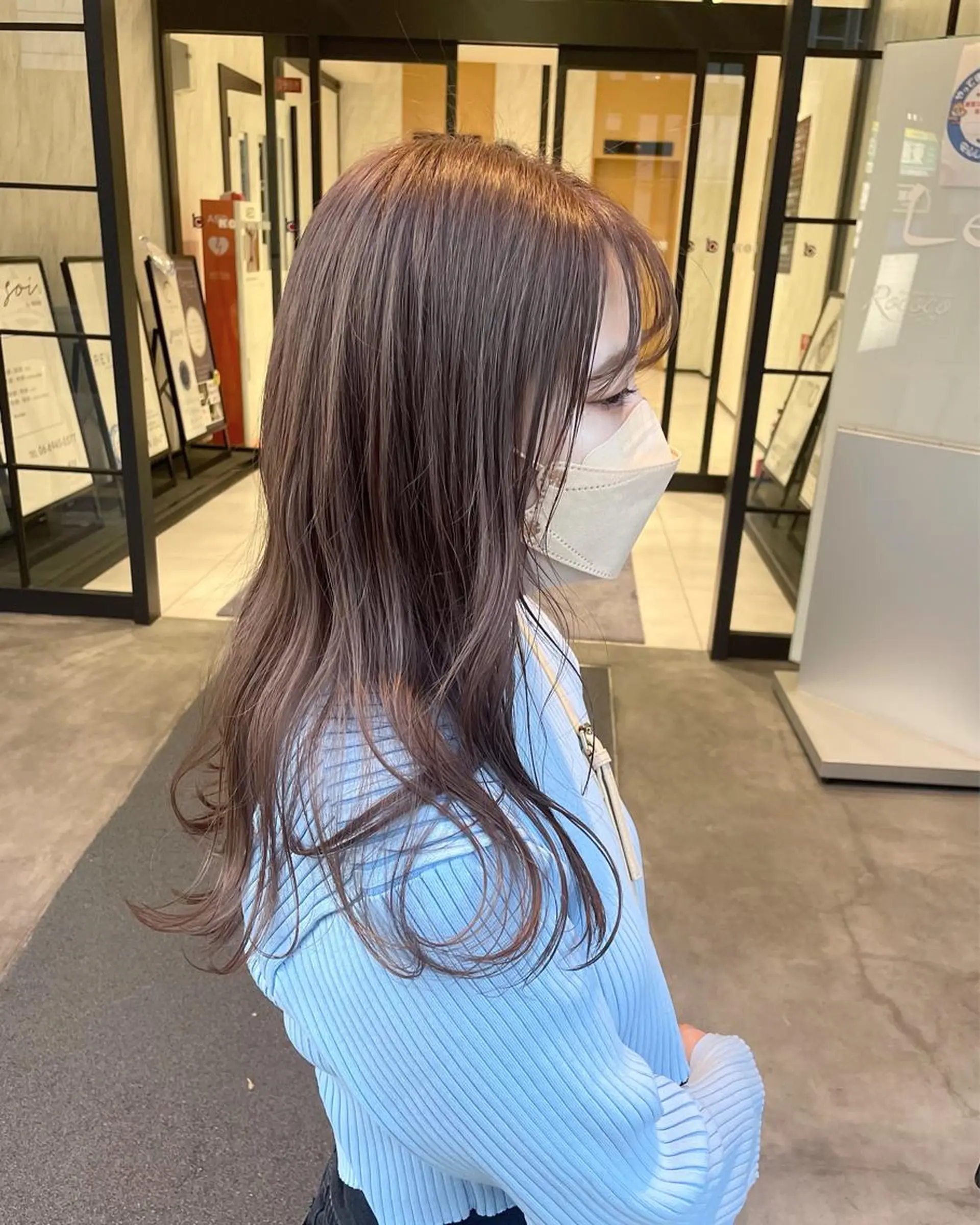 セミロング カラー yohaku misakiのヘアスタイル