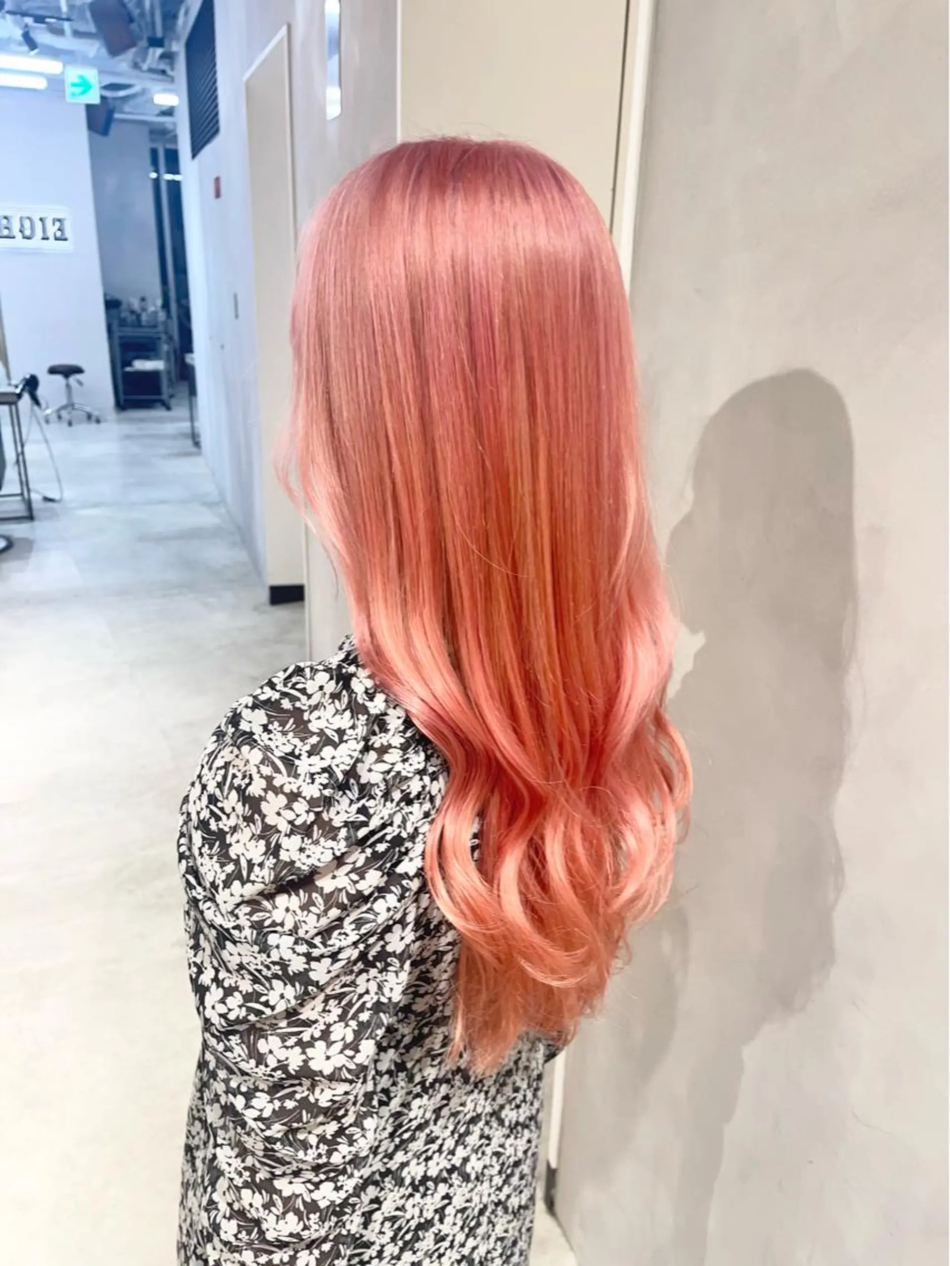 ロング カラー ブリーチ ピンクカラー ヘアカラー トリートメント 🦋レイヤーカット ミドリカワ🦋のヘアスタイル