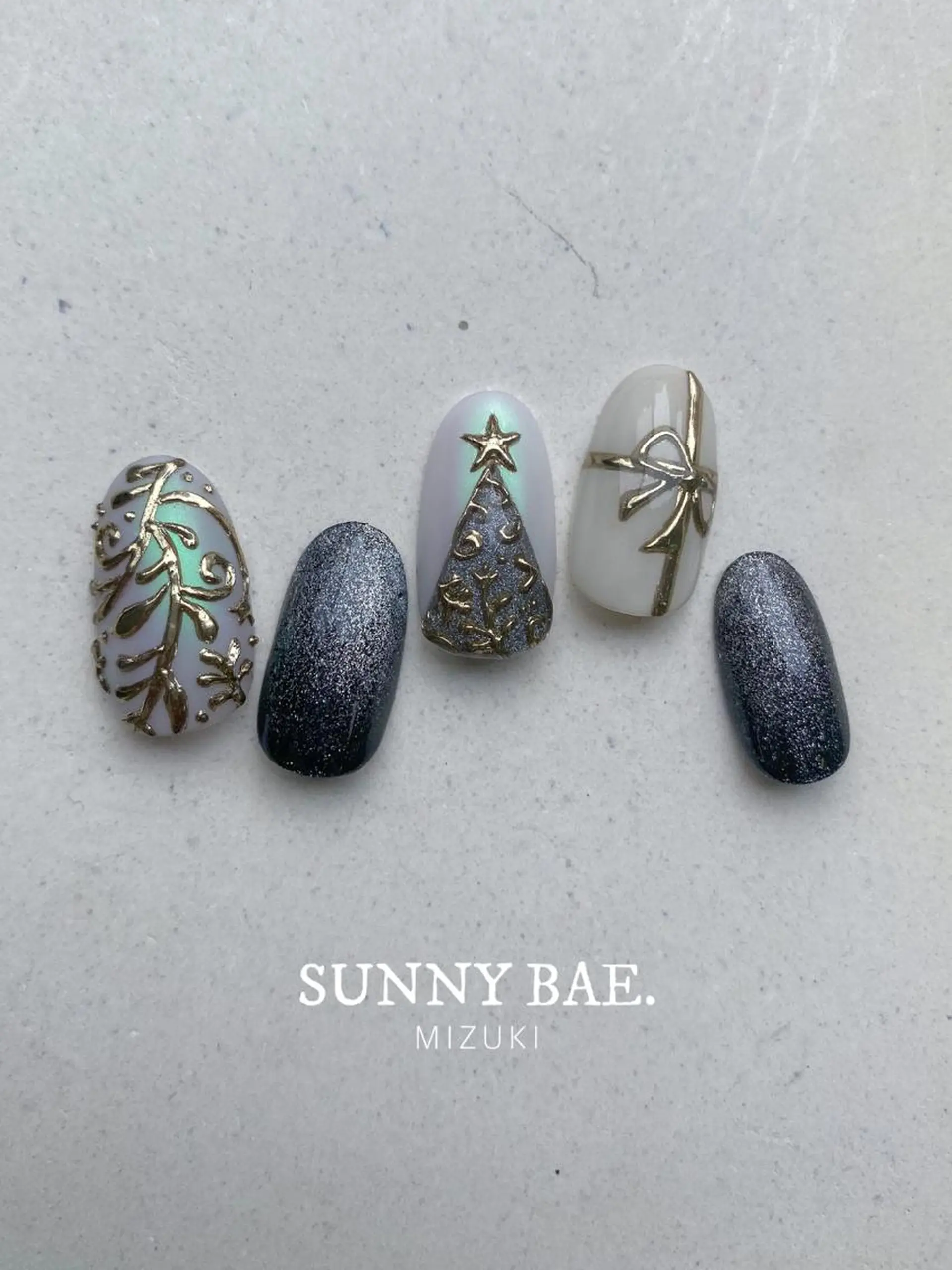 ネイル オーロラネイル マグネットネイル ミラーネイル リボン 冬ネイル SUNNY BAE. 🌼MIZUKIのネイルデザイン