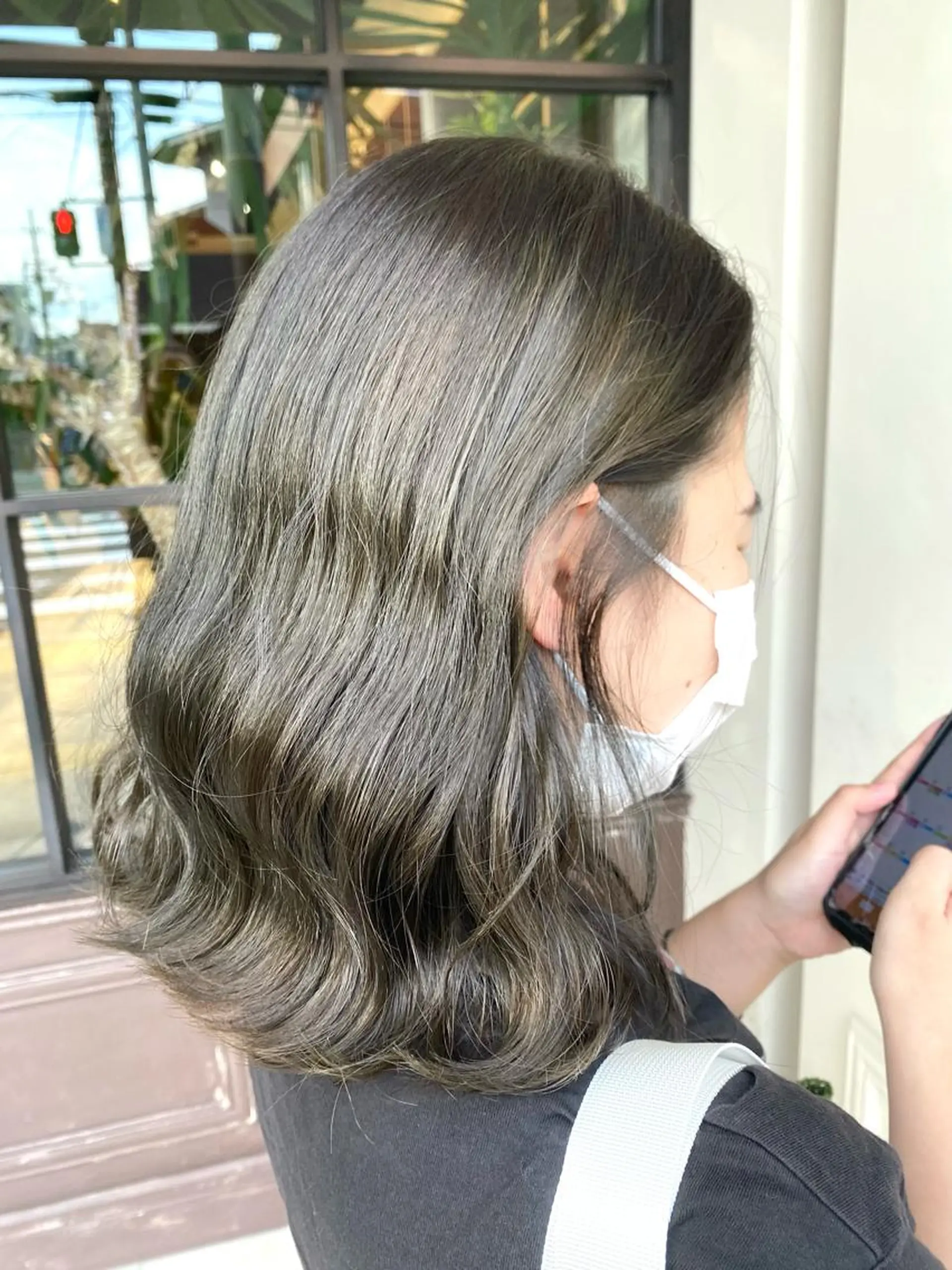 セミロング カラー グレージュ オリーブグレージュ オリーブグレー カット ヘアカラー 川越 輝梨奈のヘアスタイル