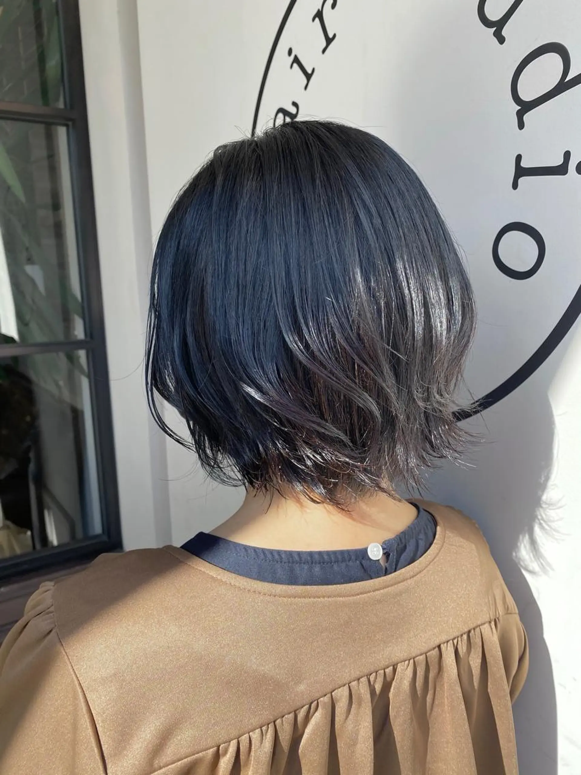 ショート ボブ 外ハネヘア カット ヘアカラー 川越 輝梨奈のヘアスタイル
