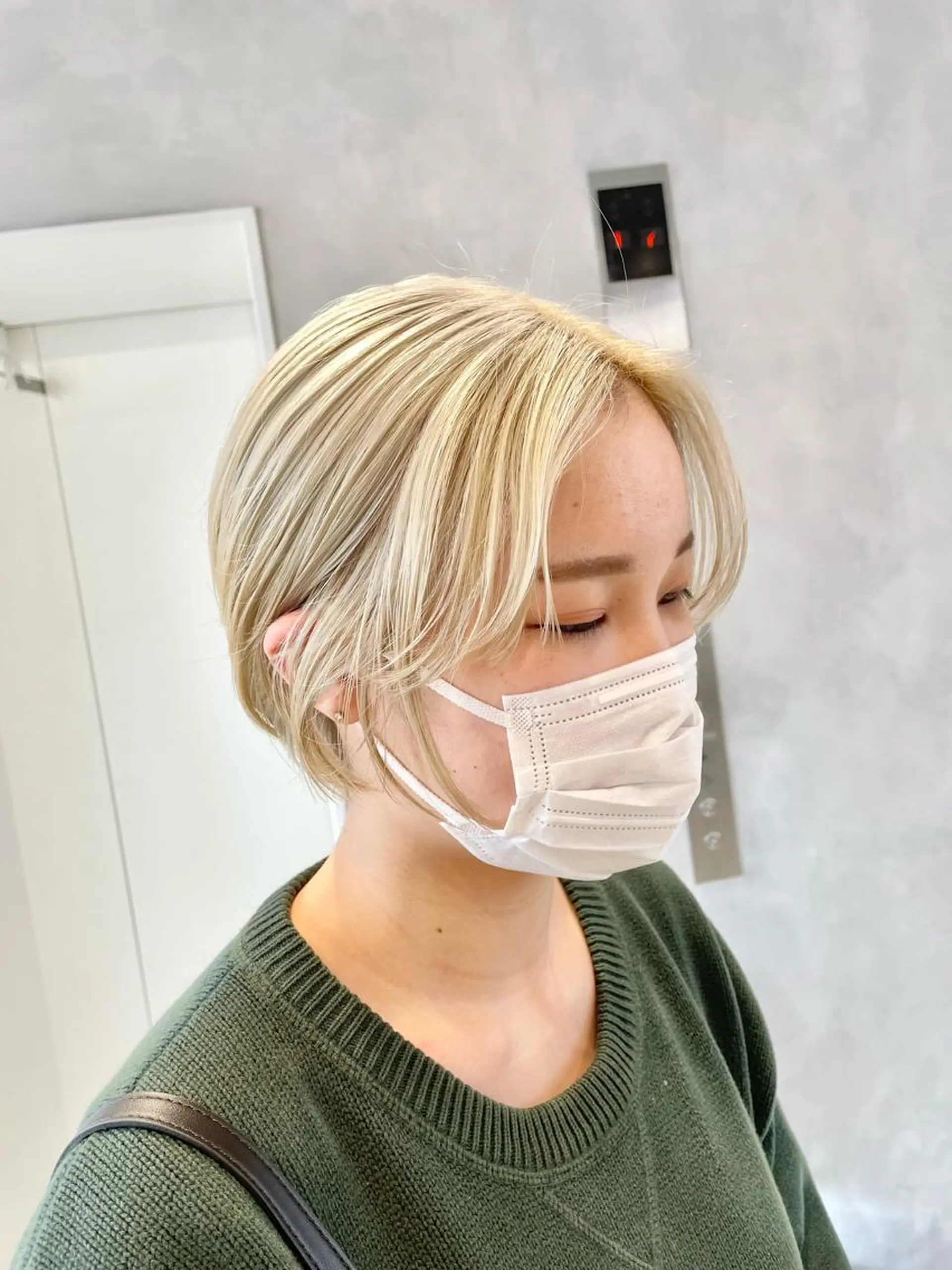 ショート カラー ブロンド ホワイトブロンド meme原宿所属・ブロンド・ハイトーン ／遠藤将太のヘアスタイル