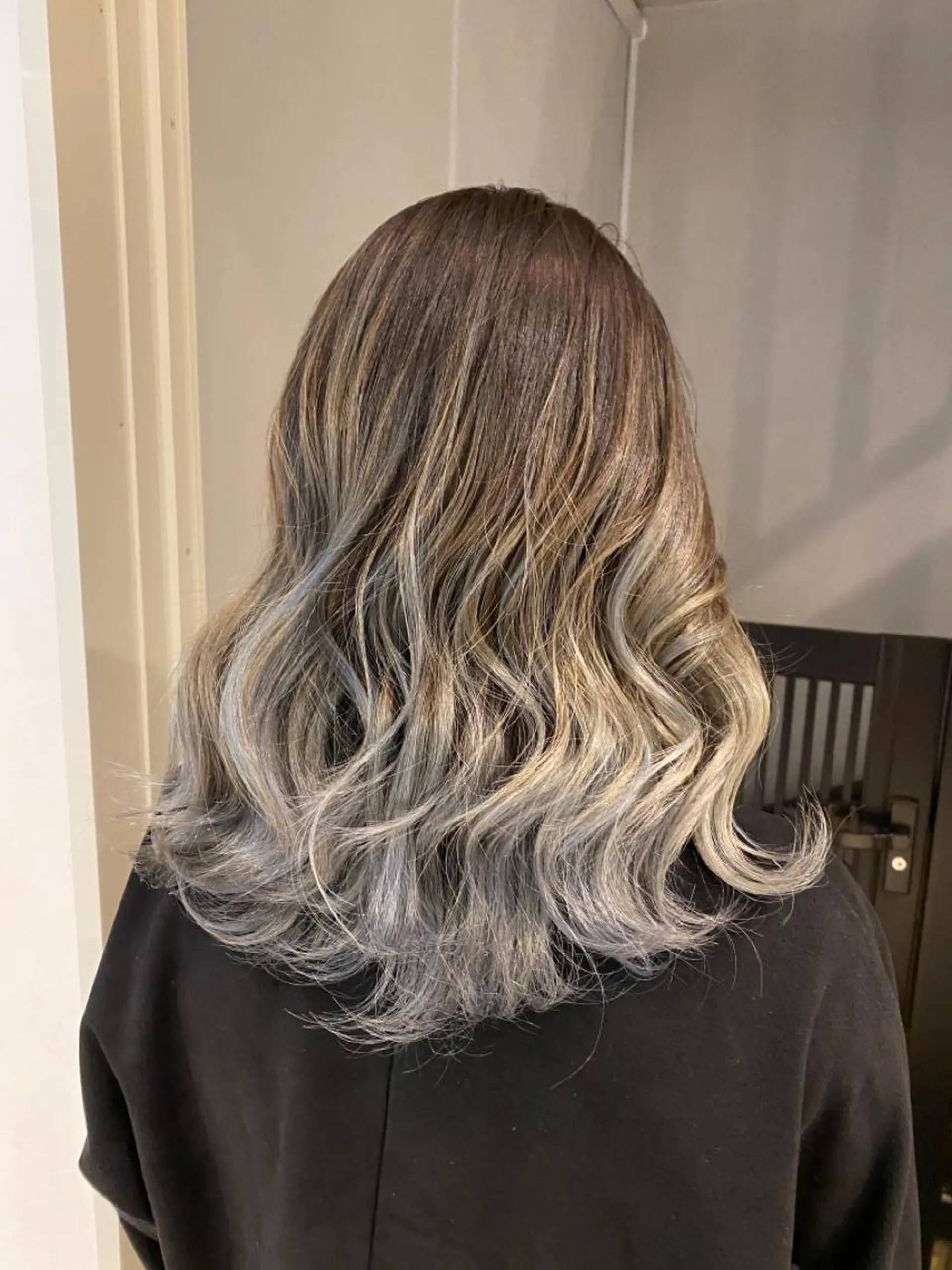 セミロング カラー 🌈評価No.1🌈 艶髪カラー❌エクステのヘアスタイル