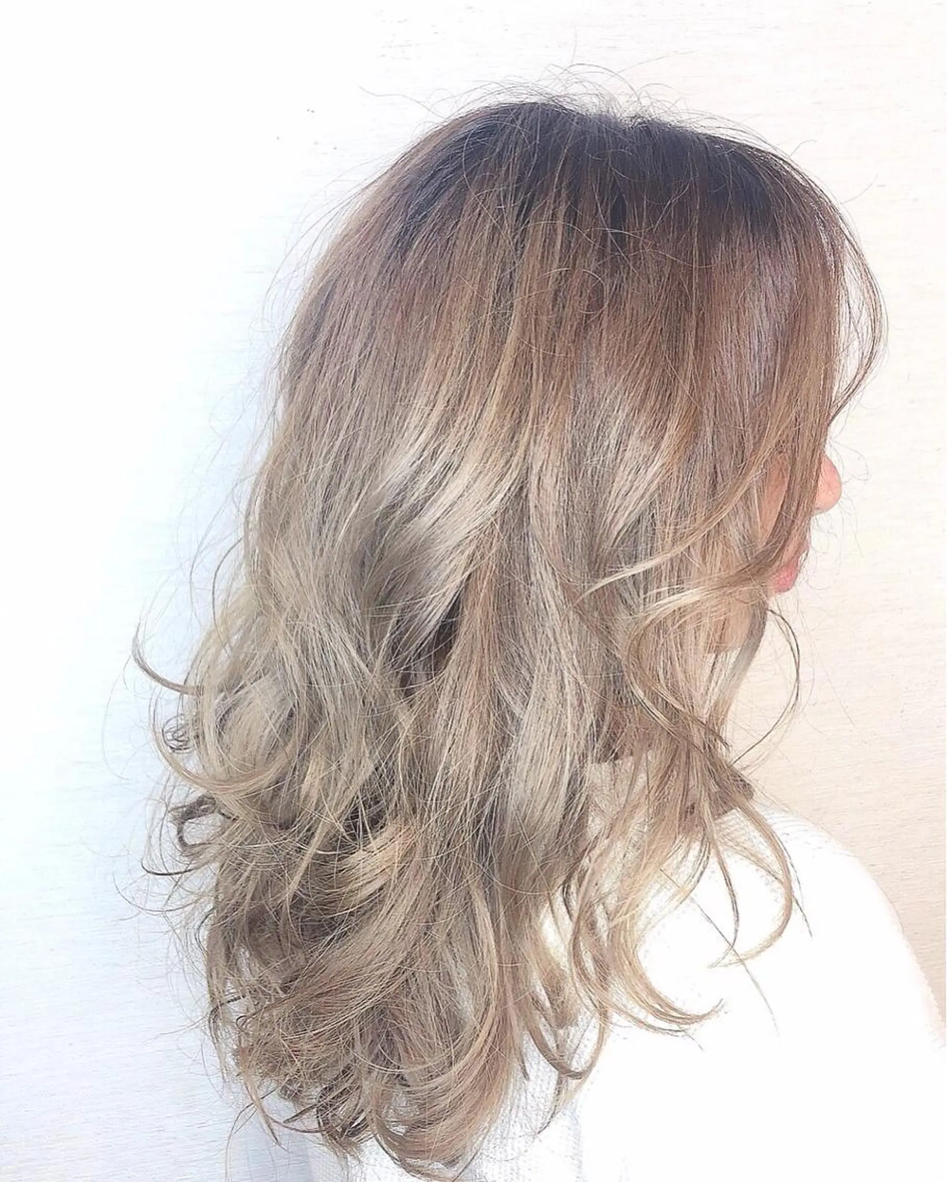 セミロング カット ヘアカラー カマチョ タイスのヘアスタイル