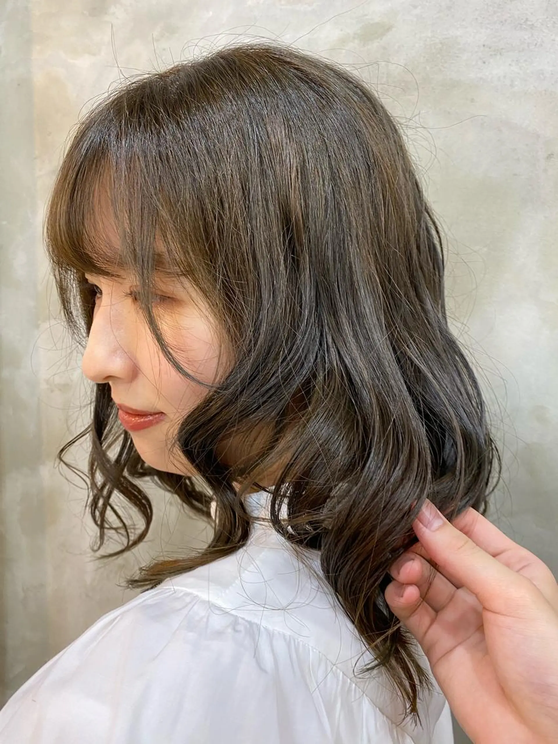 セミロング カラー ヘアアレンジ ブリーチ ブリーチなしカラー eTONe所属・志賀 あずみのヘアスタイル