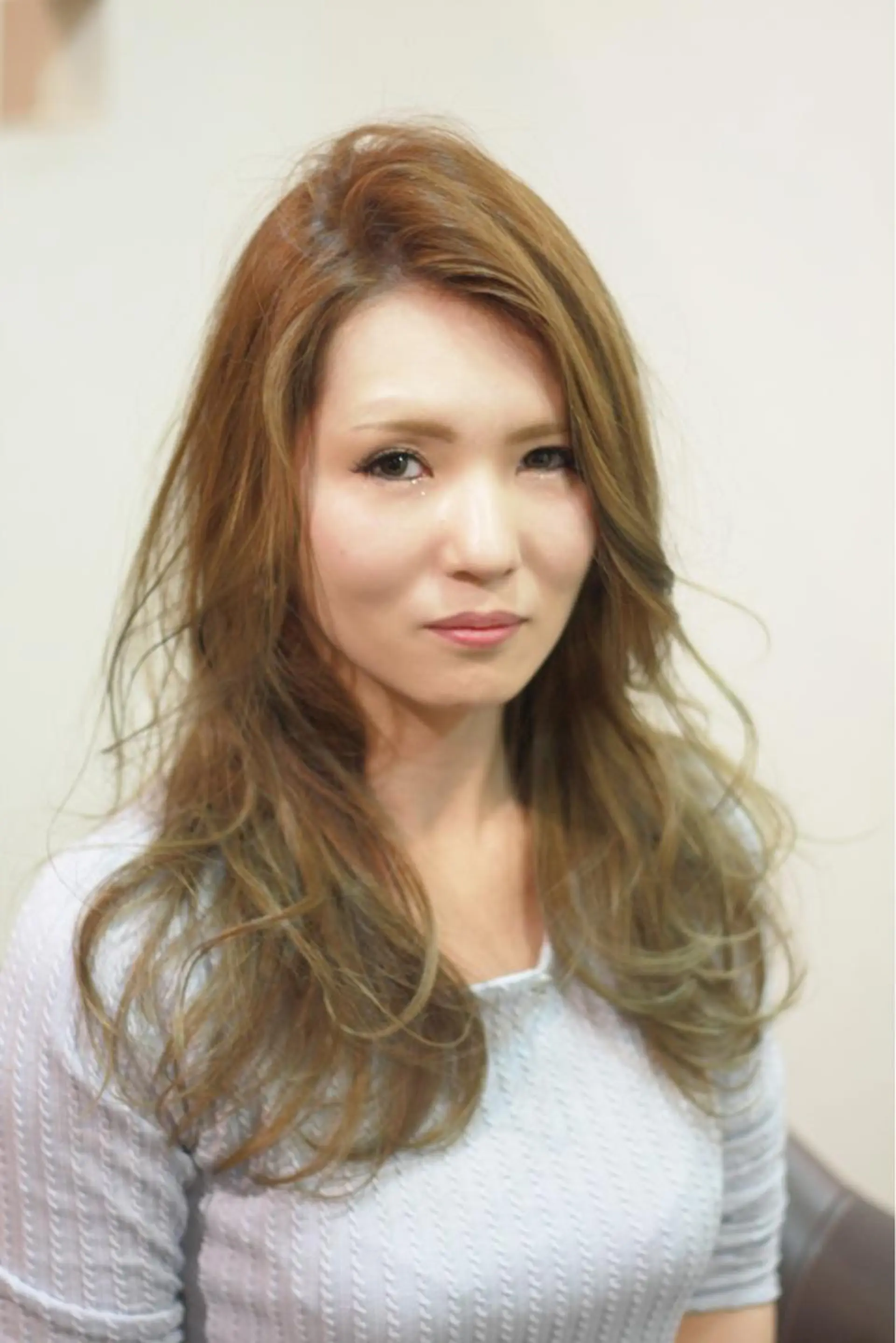 ロング アッシュ かきあげバング GLOSSY所属・坂本 直樹のヘアスタイル