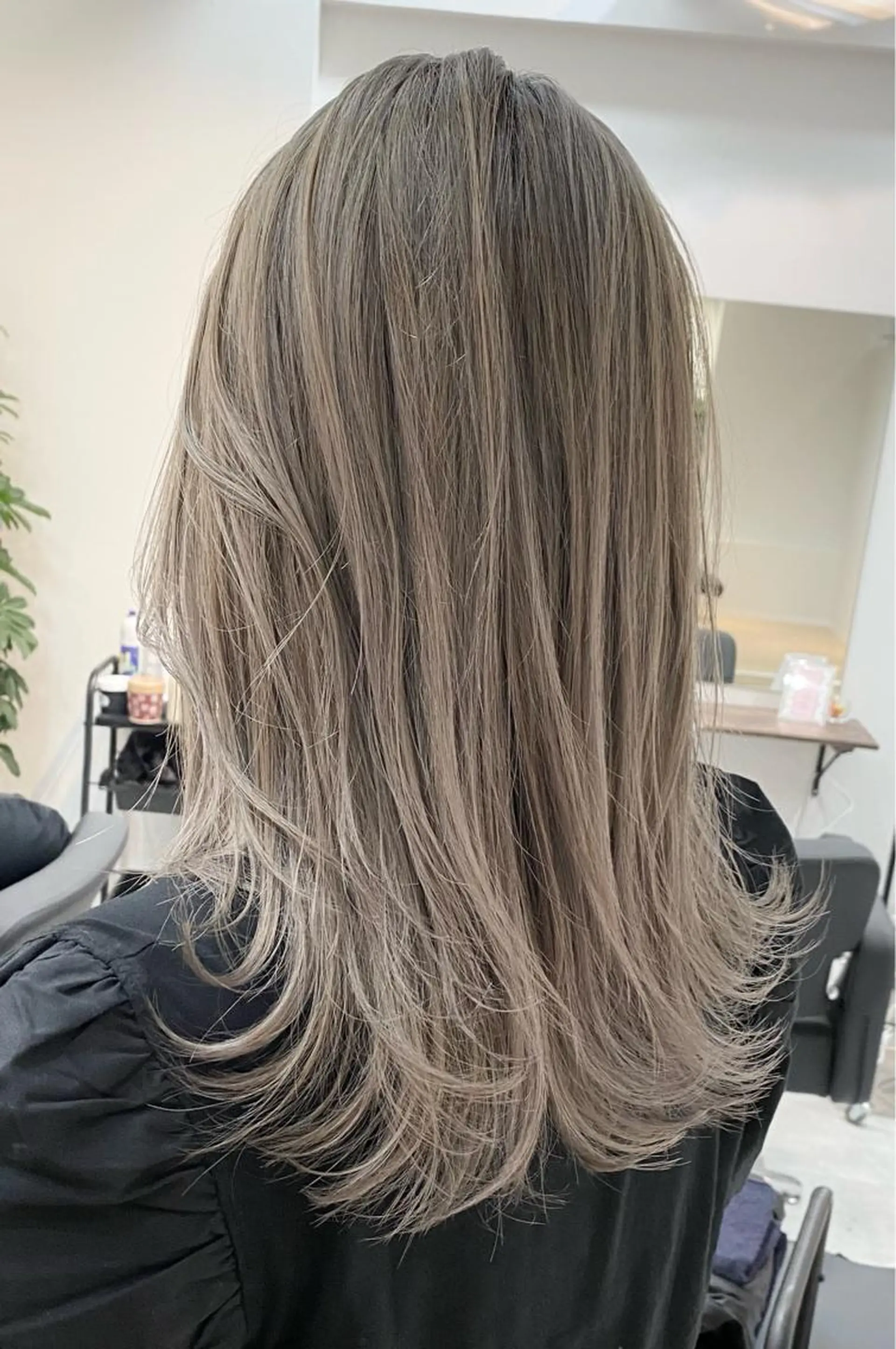 セミロング カラー ブリーチ ケアブリーチ ハイトーンカラー 木下大地 HAIR  Oneのヘアスタイル