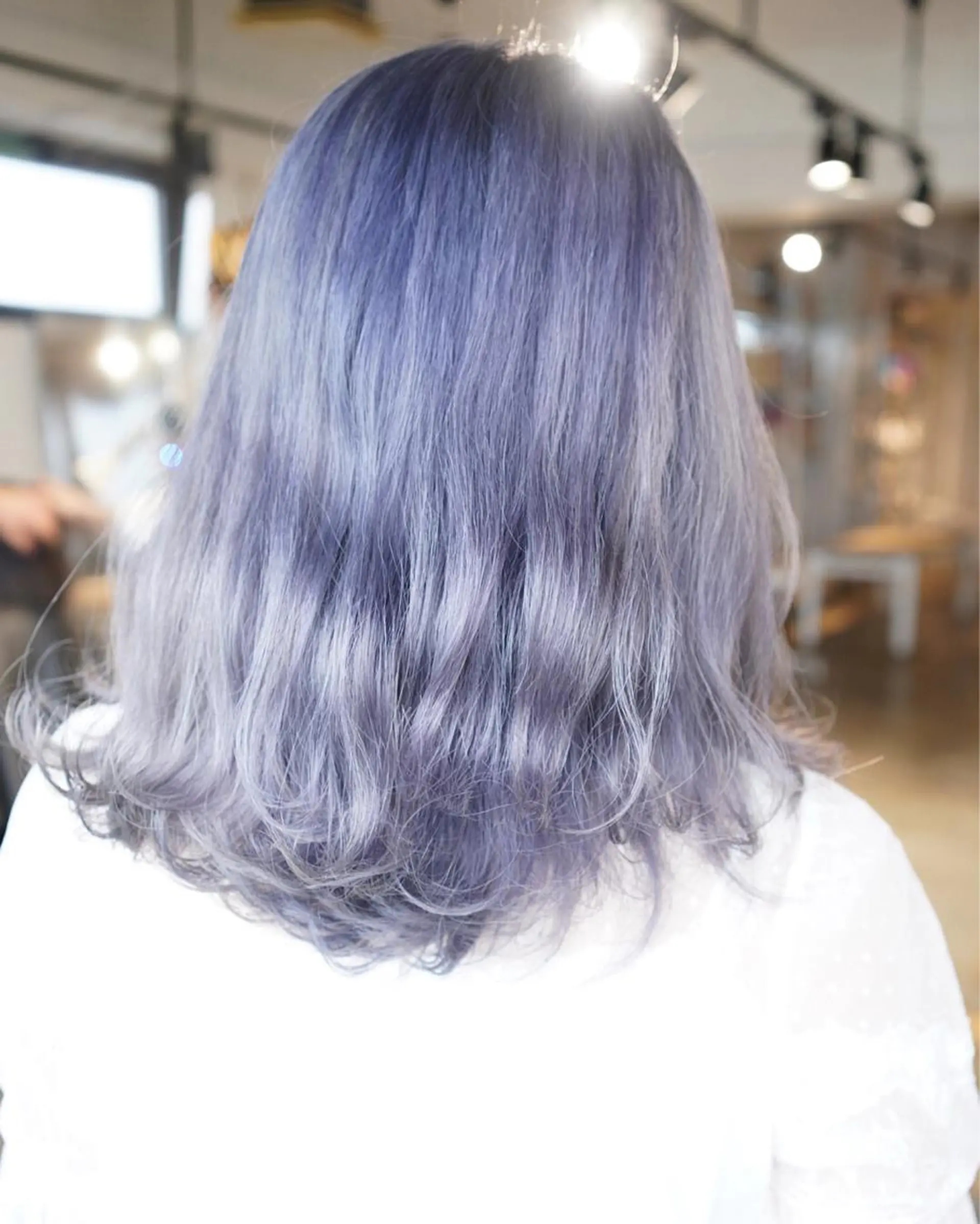 ミディアム カラー ブルーカラー ブルーパープル ハイトーンカラー パープルカラー ヘアカラー トリートメント ハイトーン/レイヤー /ケアブリーチ石川治のヘアスタイル