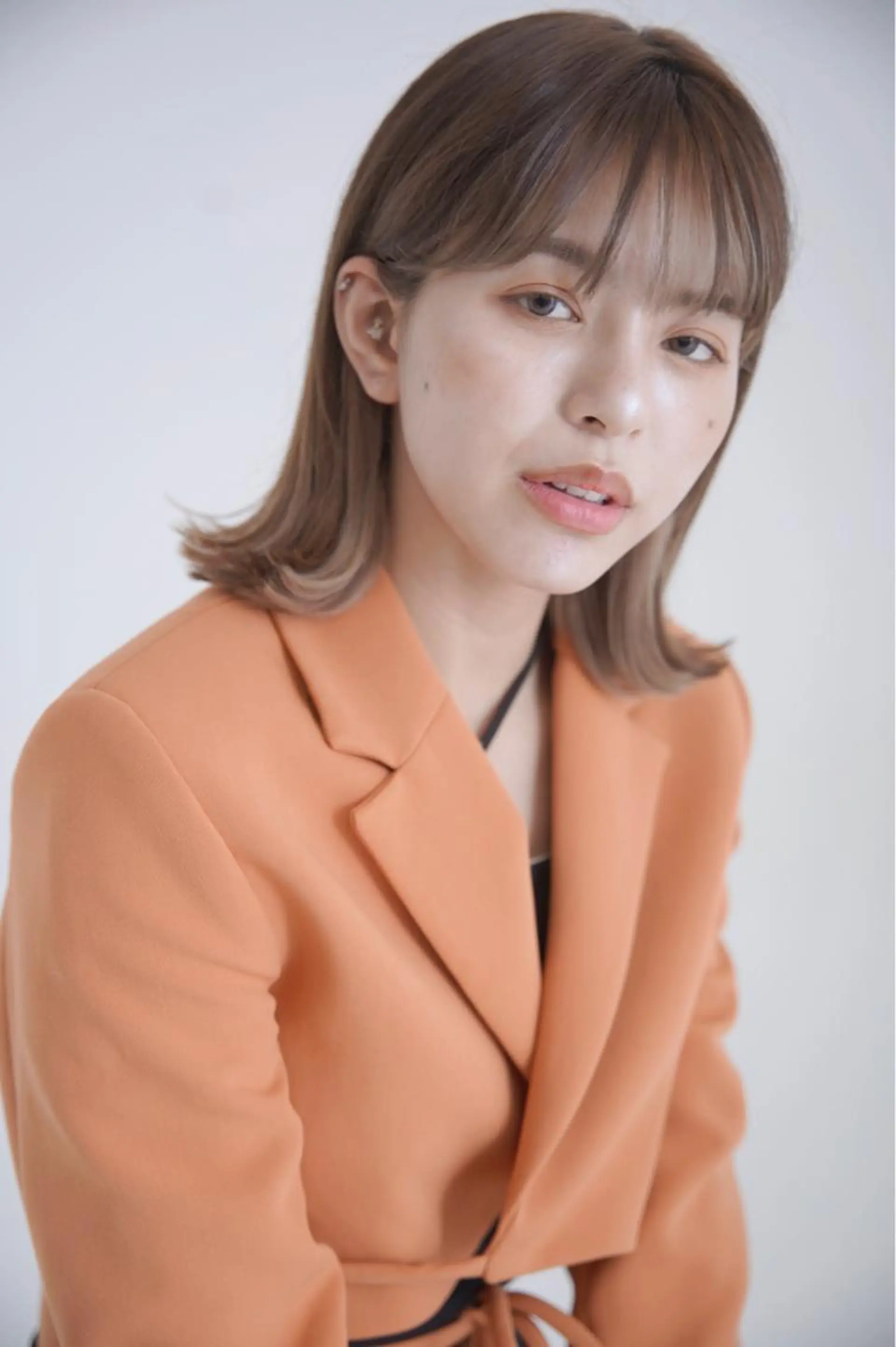 ミディアム カラー カット 縮毛矯正 ベージュ/インナー カラー🤍Rieのヘアスタイル