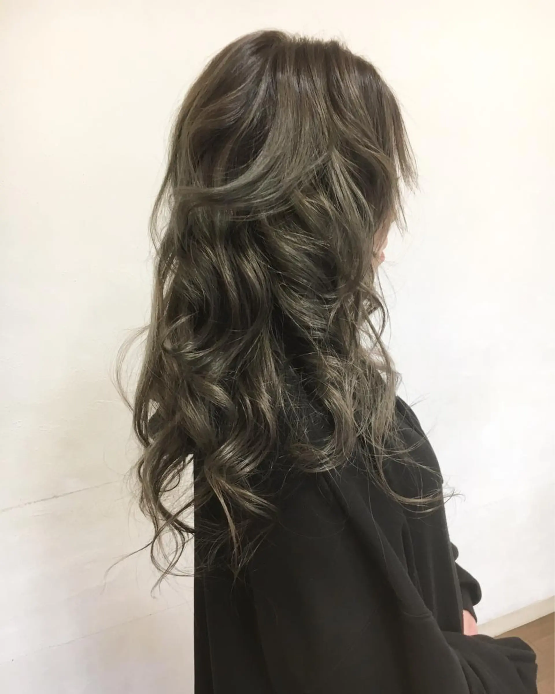 ロング カラー ダブルカラー グレージュ イルミナカラー 萩原 博のヘアスタイル