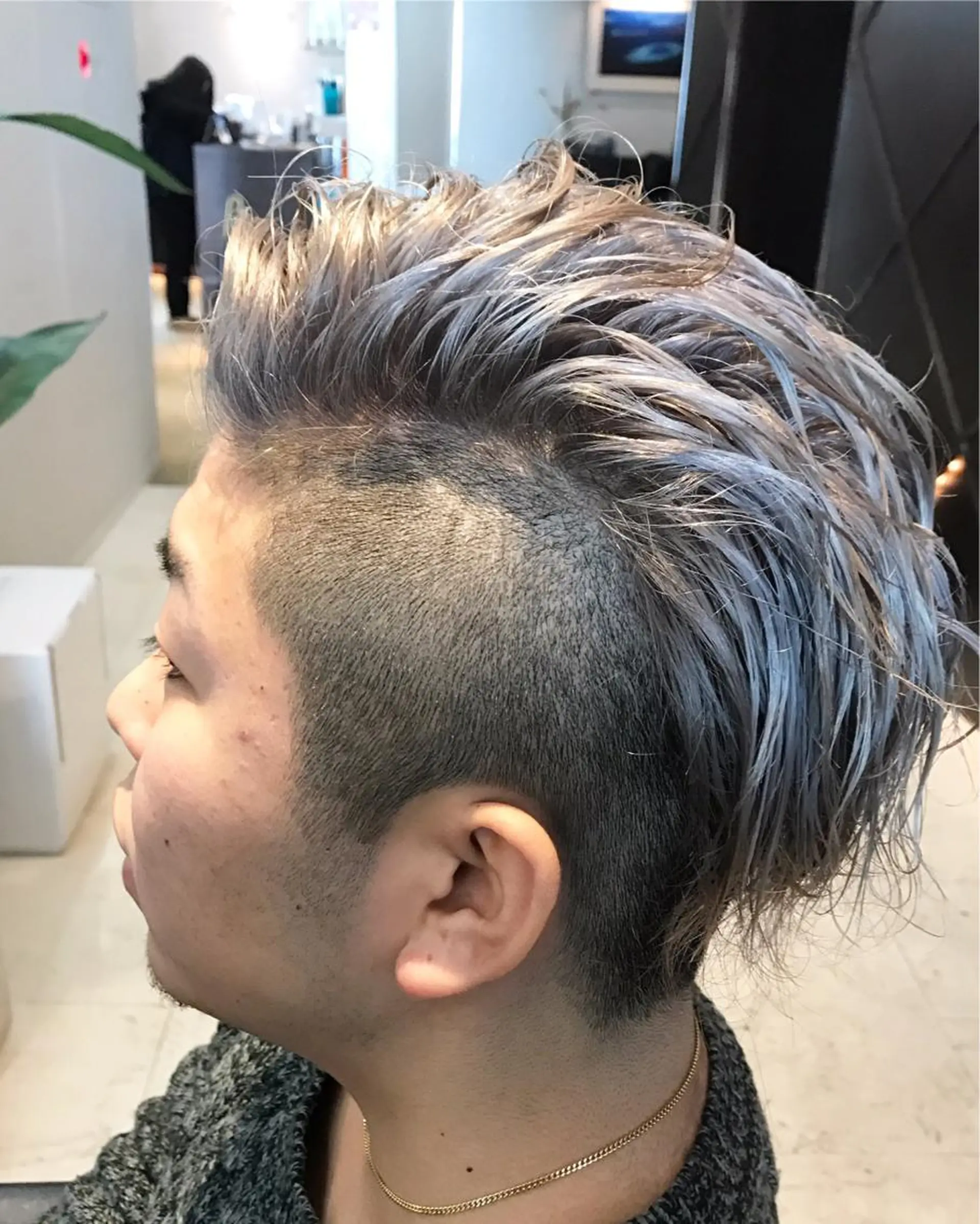 カラー メンズ アッシュ シルバー シルバーアッシュ カット ヘアカラー トリートメント メンズ専門　井藤 雅也のヘアスタイル