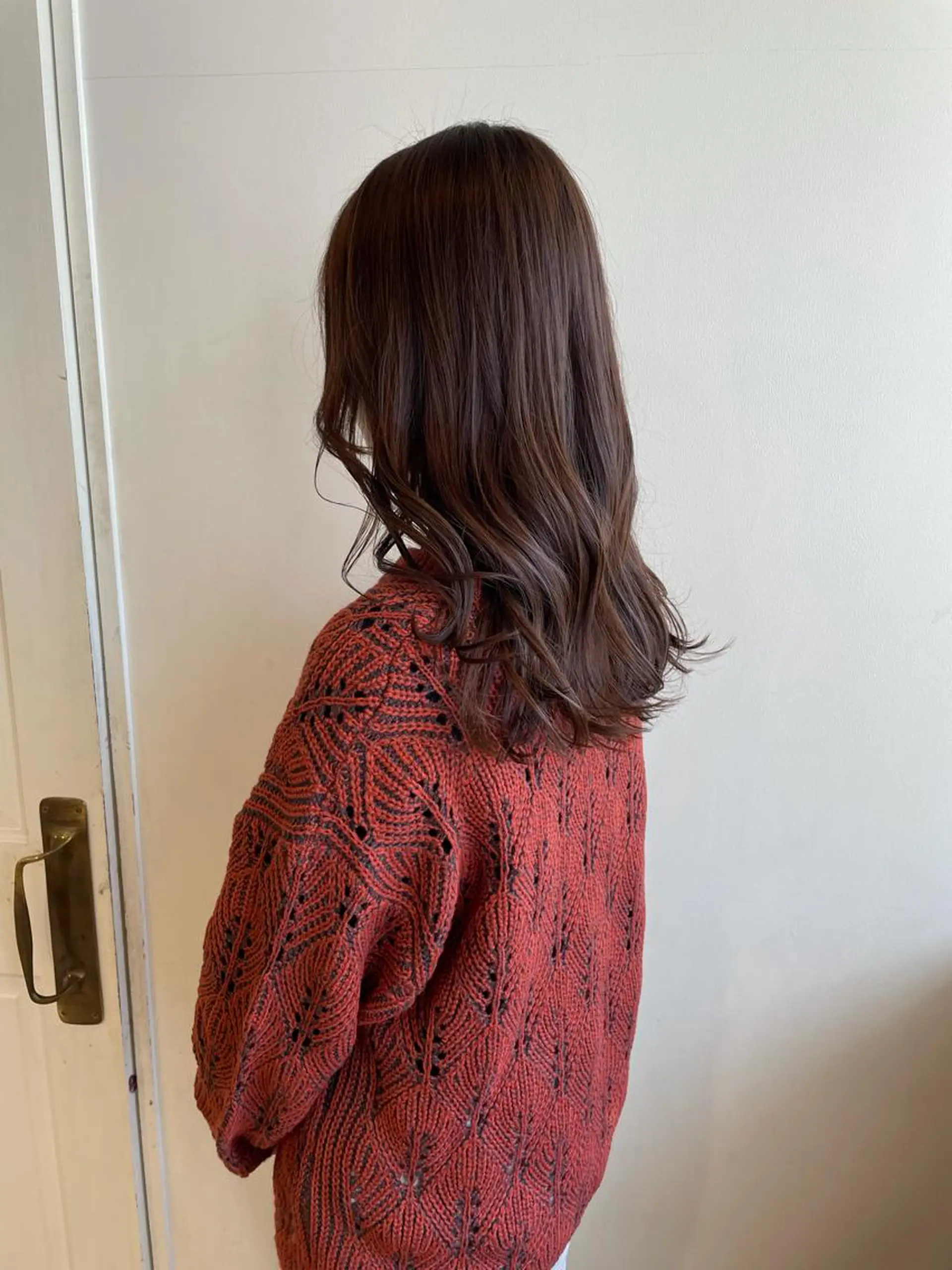 ミディアム カラー ブラウンカラー マロンブラウン カット ヘアカラー トリートメント MIOベージュカラー 柔らかいカラーのヘアスタイル