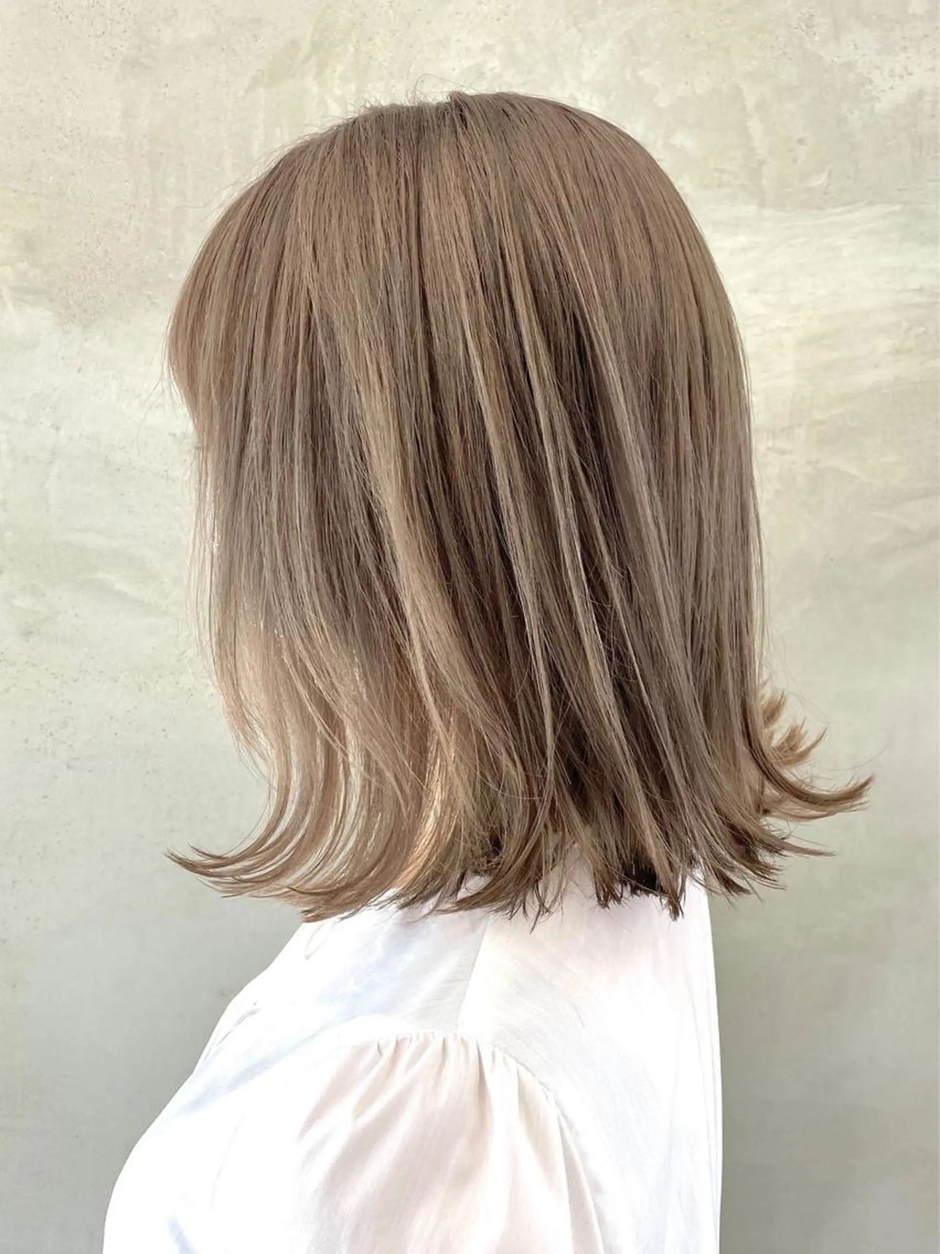 ミディアム カラー ベージュカラー ブリーチ 透明感カラー ミルクティーベージュ カット ヘアカラー トリートメント pesca 長町南店 OIKAWAのヘアスタイル