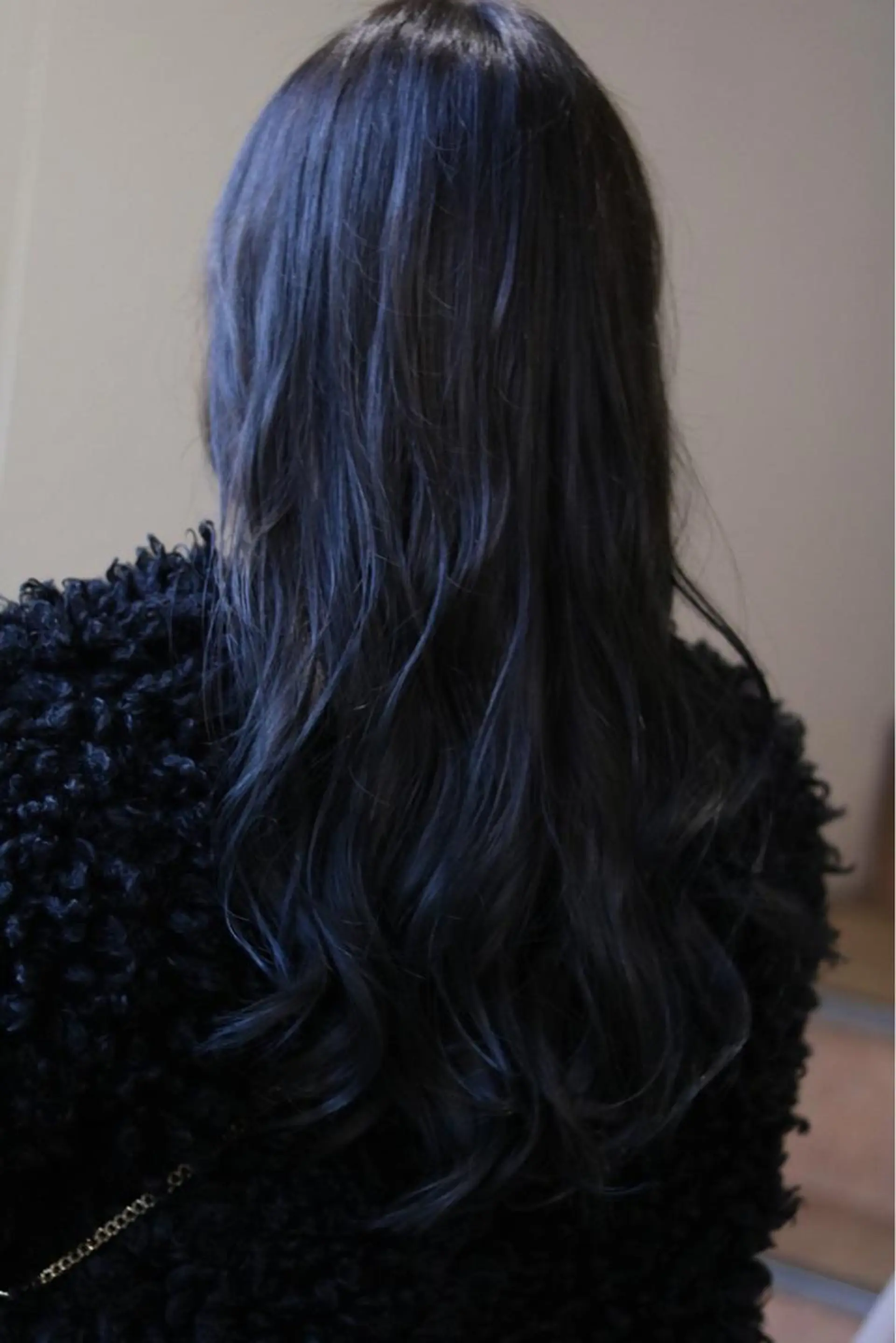 ロング カラー パーマ ヘアアレンジ ブルーカラー ネイビーカラー youres hair 新宿3丁目店所属・新宿.代表.透け髪 TAKAケアブリーチのヘアスタイル