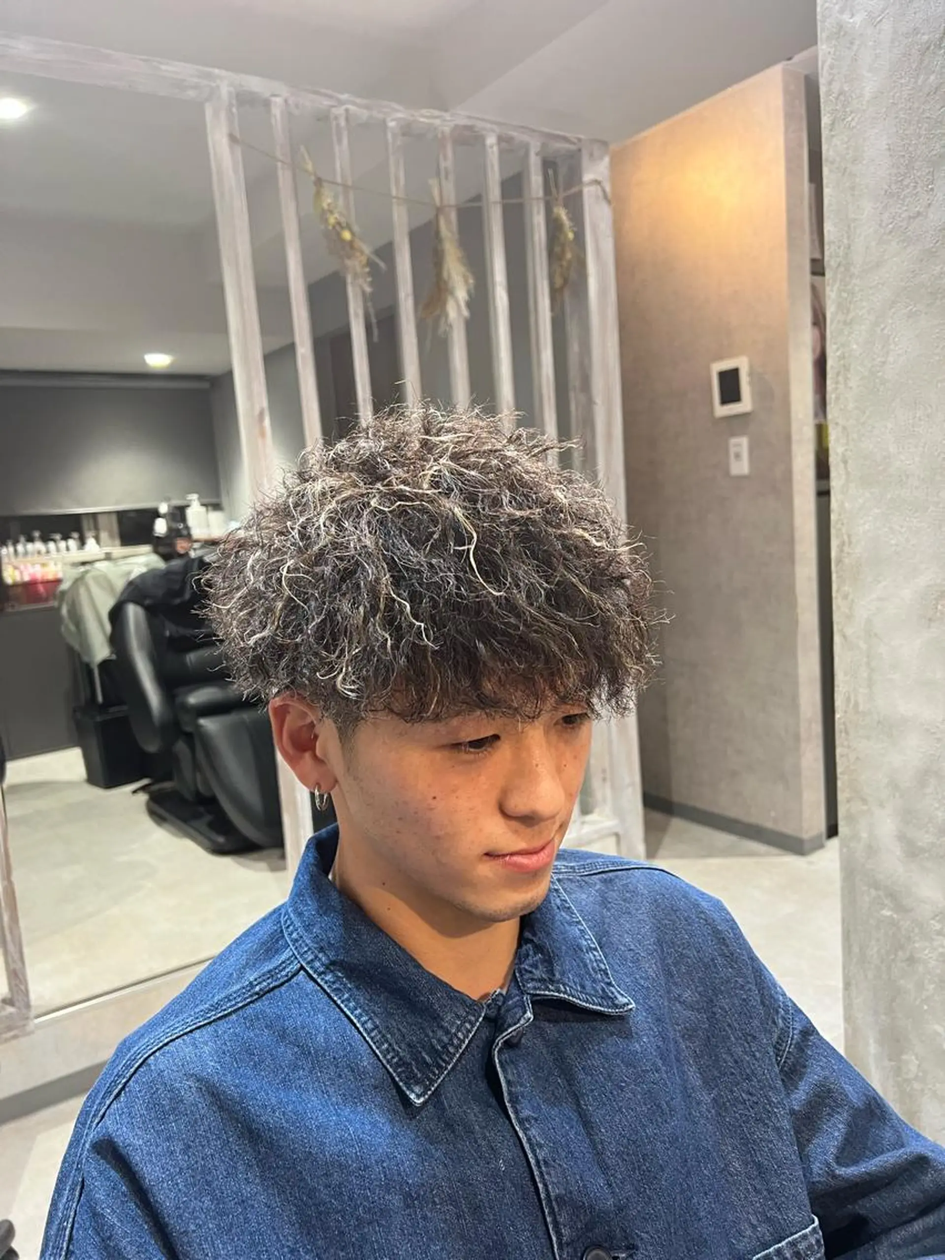 カラー パーマ メンズ メンズハイライト メンズパーマ ハイライトカラー ヘアカラー たける/パーマ /艶髪/ハイライトのヘアスタイル