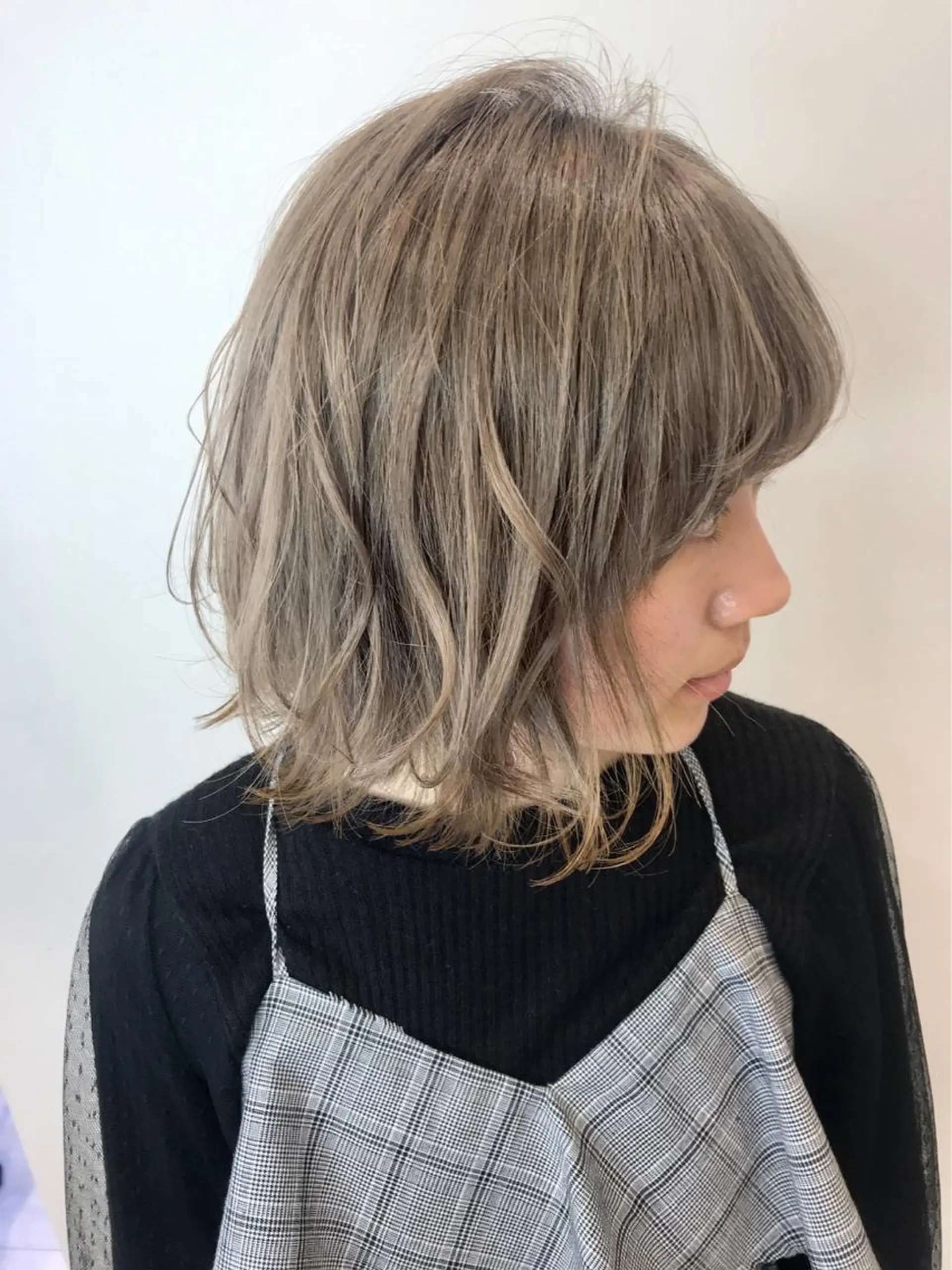 ミディアム カラー アッシュ アッシュグレー アッシュグレージュ グレージュ カット ヘアカラー トリートメント Le'a渋谷所属・インナーエクステ渋谷 🦋KAJIのヘアスタイル
