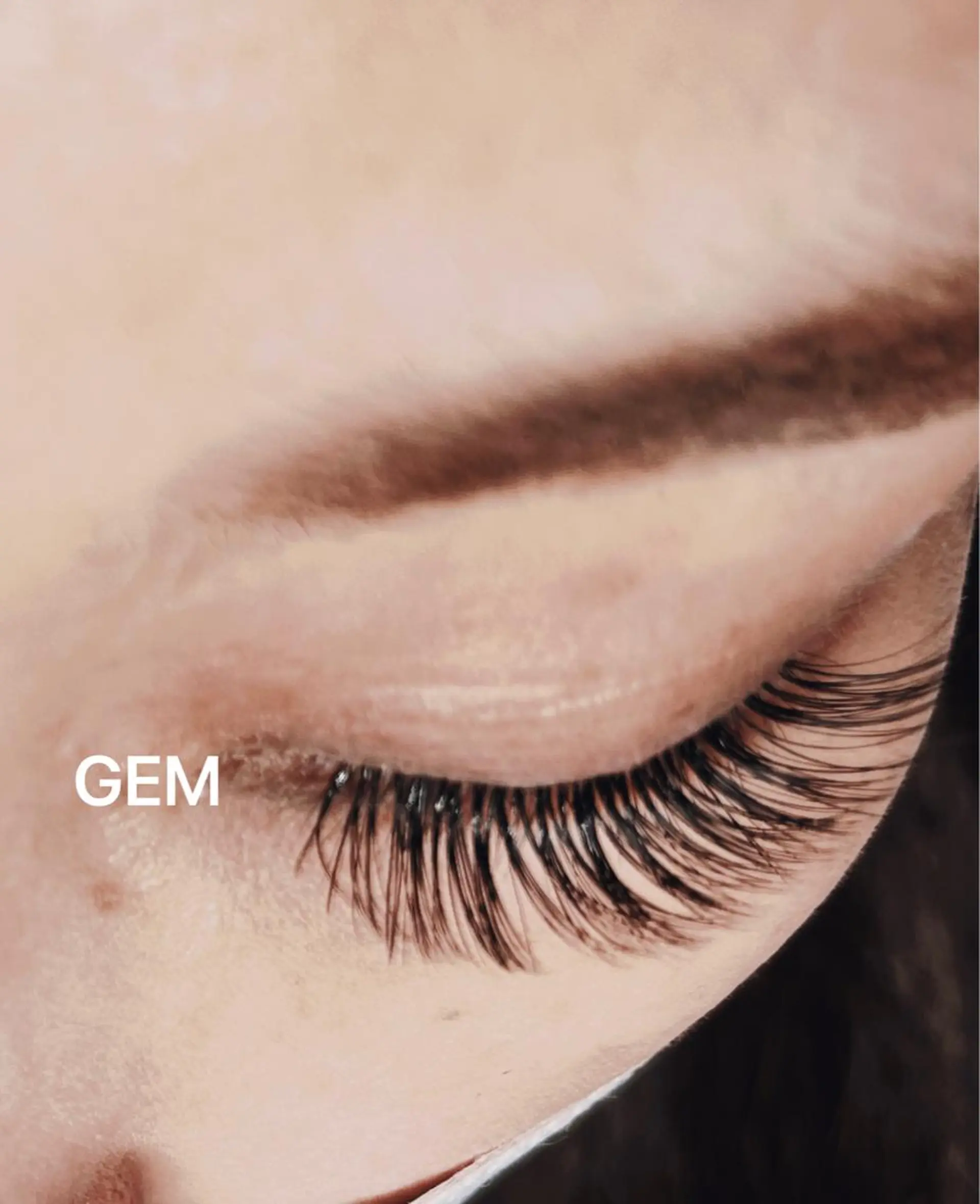 マツエク・マツパ ボリュームラッシュ GEM  the beautyのマツエク・マツパデザイン