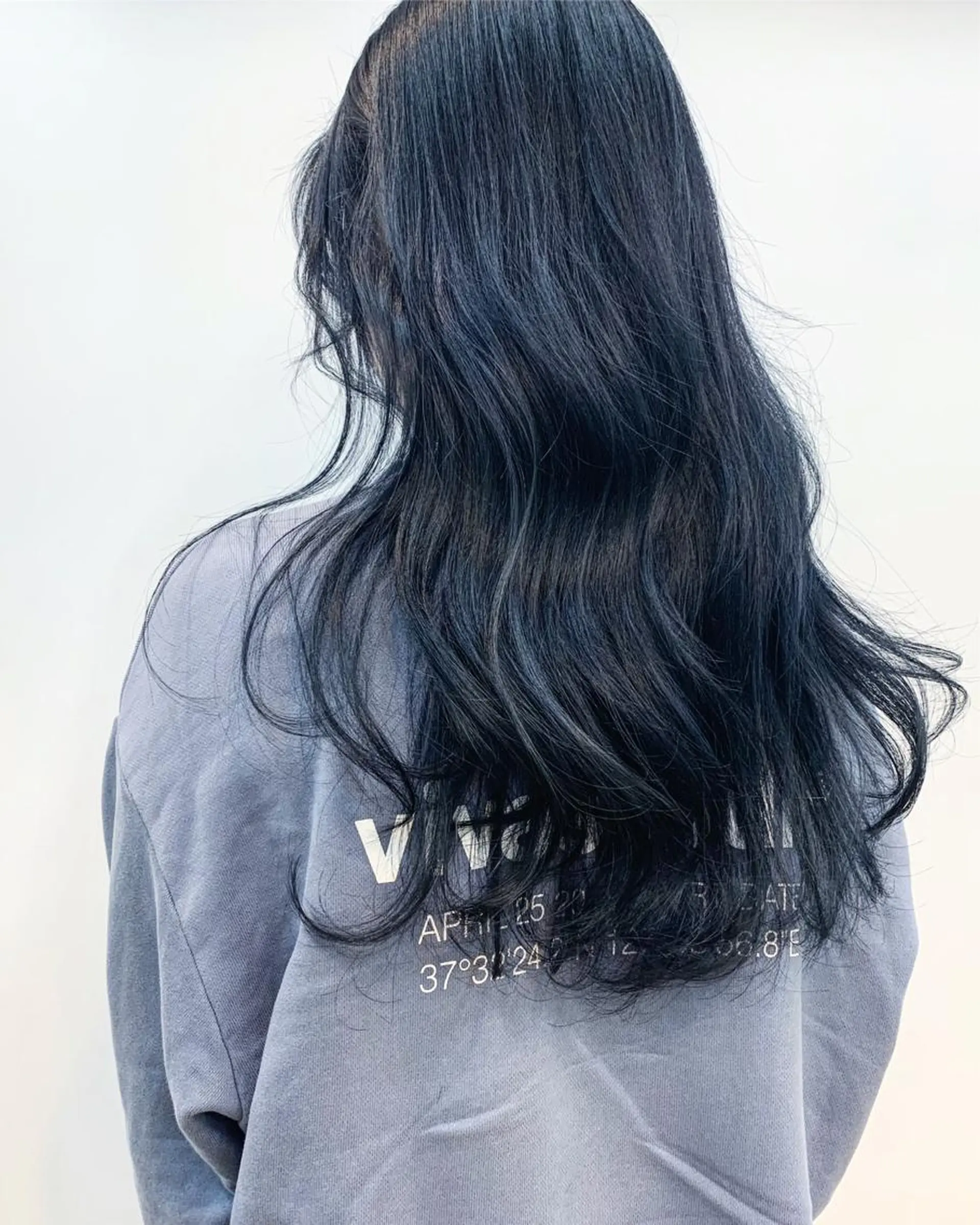 カラー ニシオカ タクヤのヘアスタイル