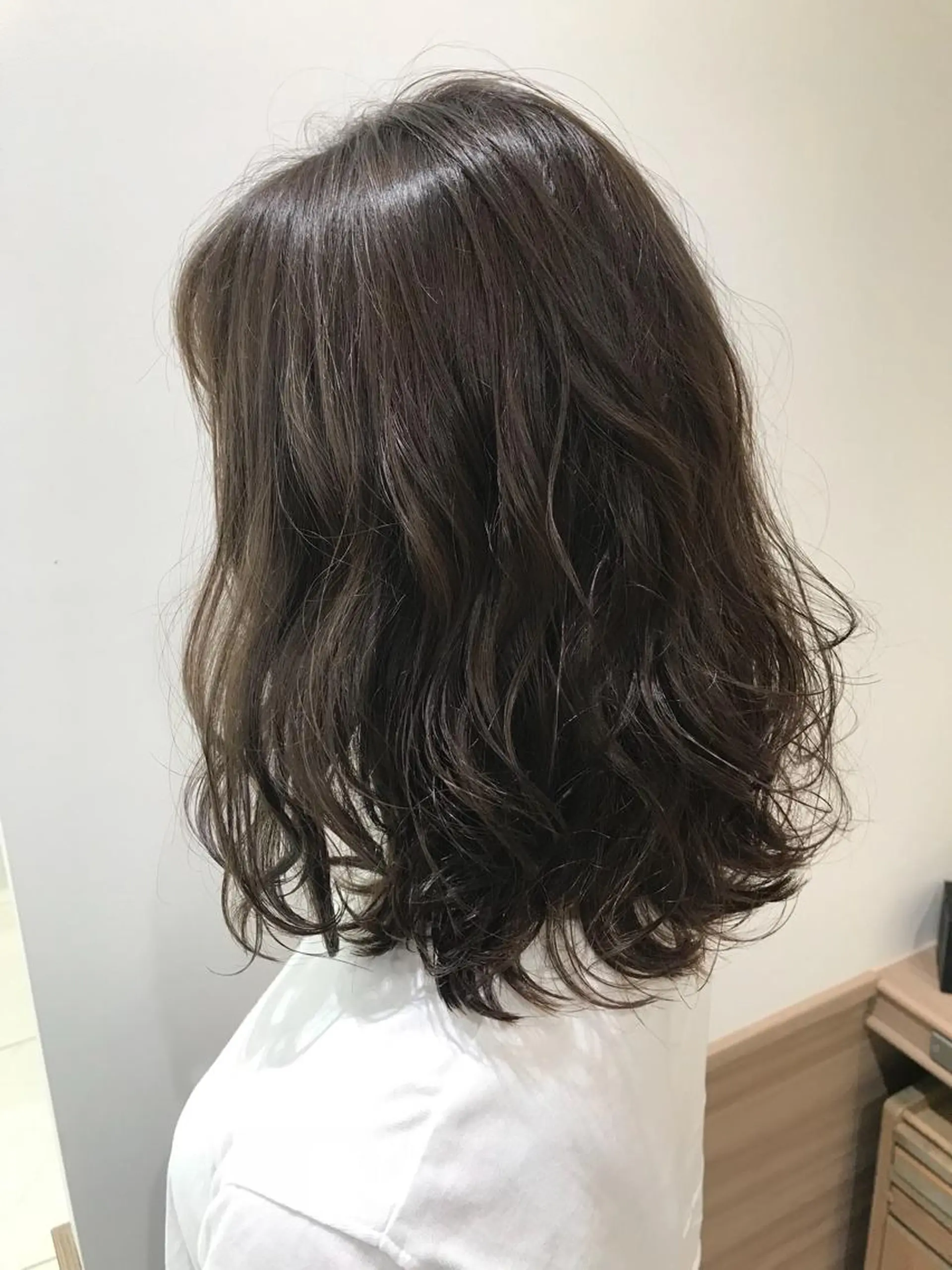 ミディアム カット ヘアカラー 新宿 木下拓哉のヘアスタイル