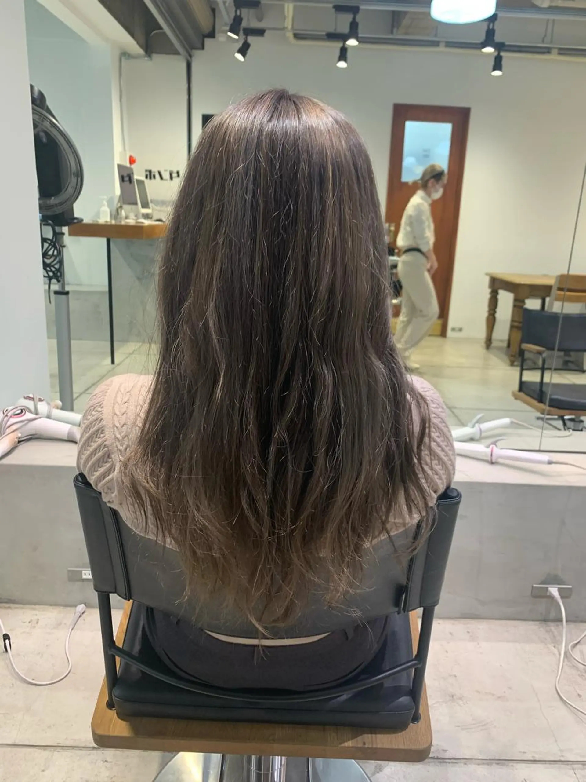ロング カラー ヘアアレンジ グレージュ メンズパーマの達人 🌟川内絵人のヘアスタイル