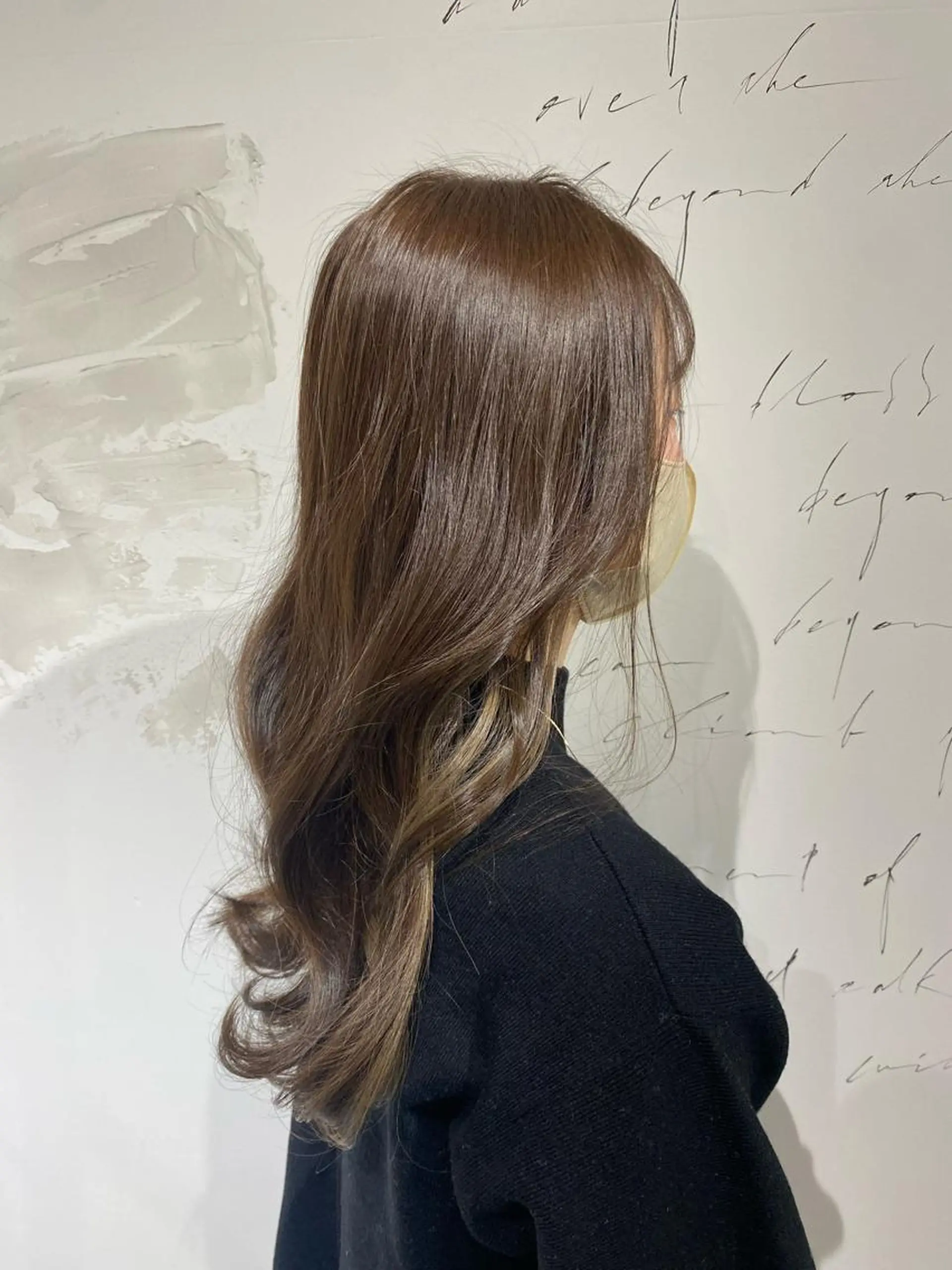 ロング カラー ネイル マツエク・マツパ アイブロウ ベージュカラー グレージュ インナーカラー 眉カラー カット ヘアカラー 鳴海 稜真のヘアスタイル