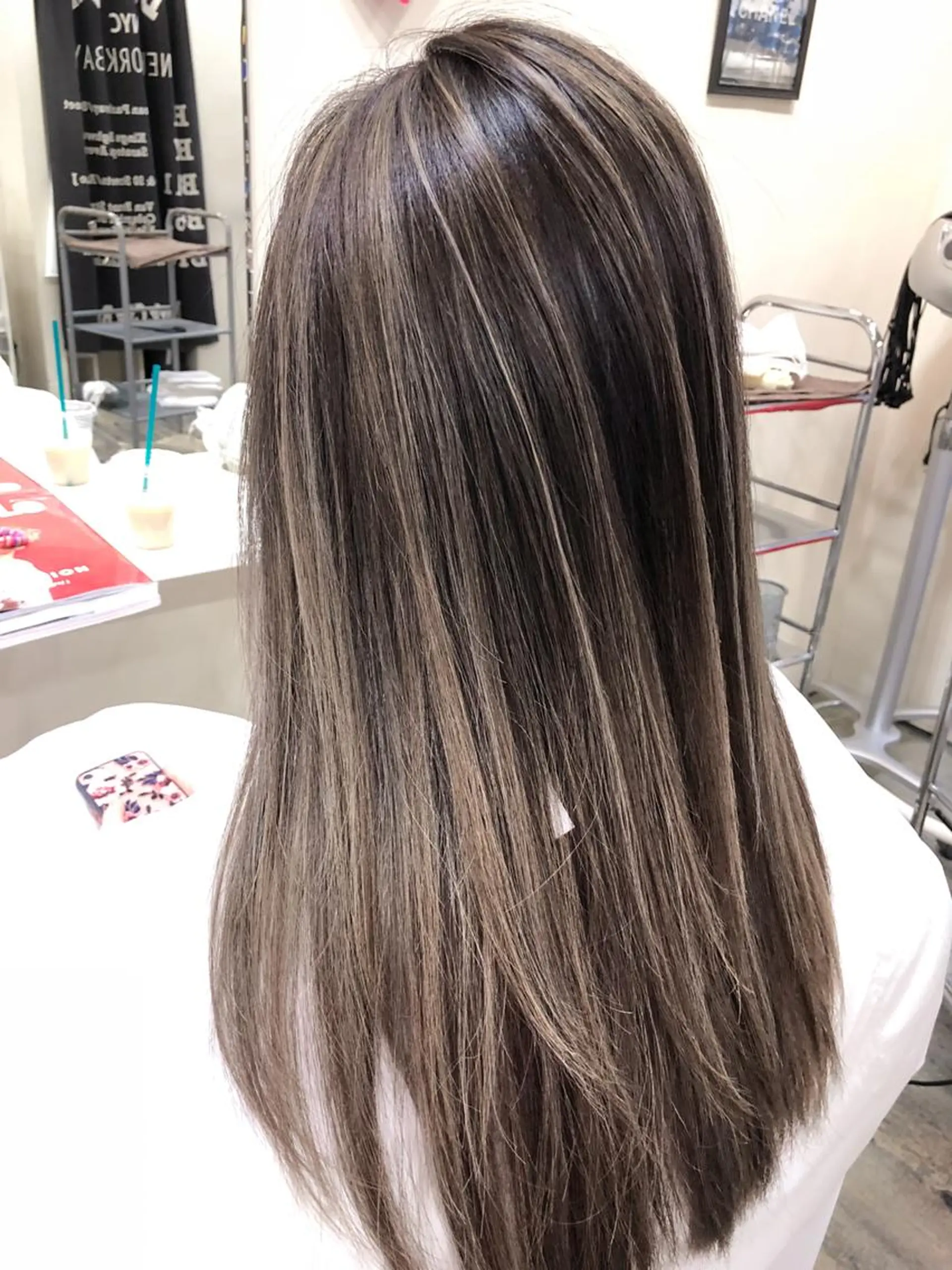 セミロング カラー ブラウンカラー ショコラブラウン グラデーションカラー ハイライトカラー ハイライト WONK. ウォンク 心斎橋のヘアスタイル